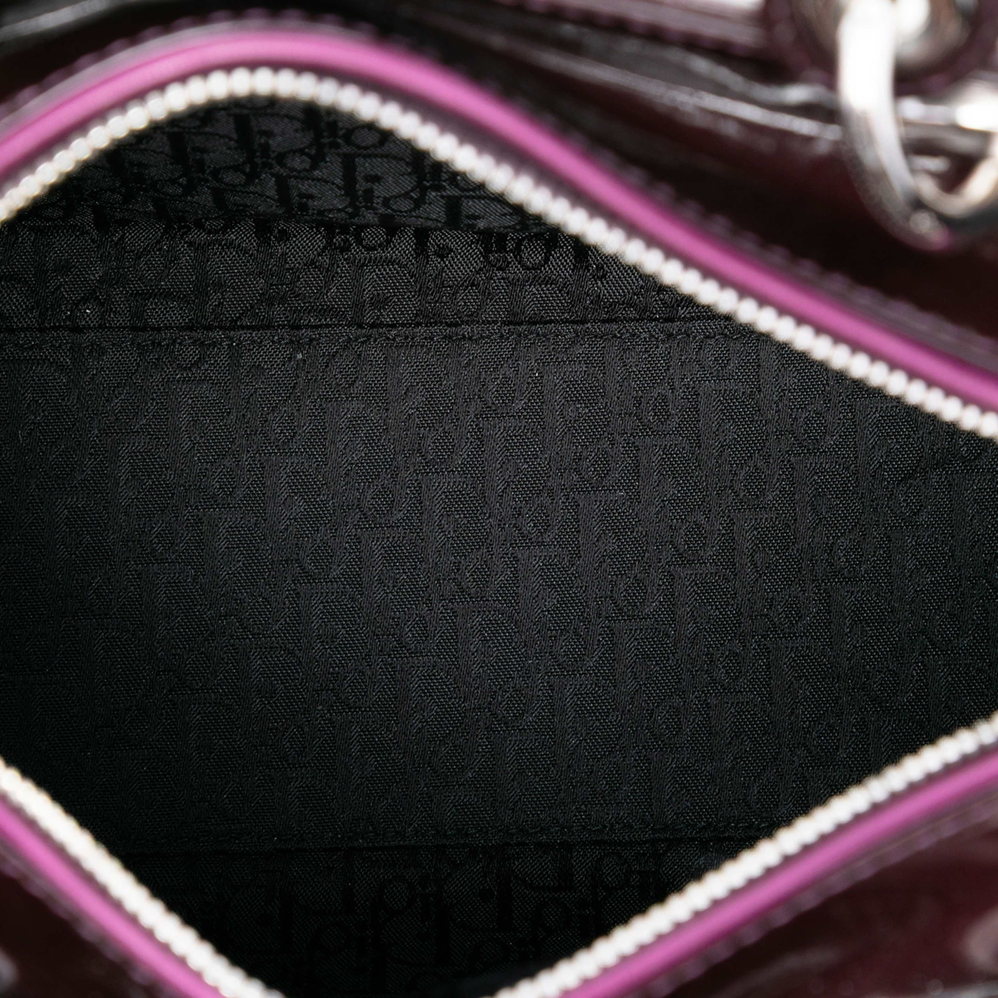 Dior Medium Patent Cannage Lady Dior, från Luxclusif, i färgen plum. Klicka för att öppna bilden i stort format