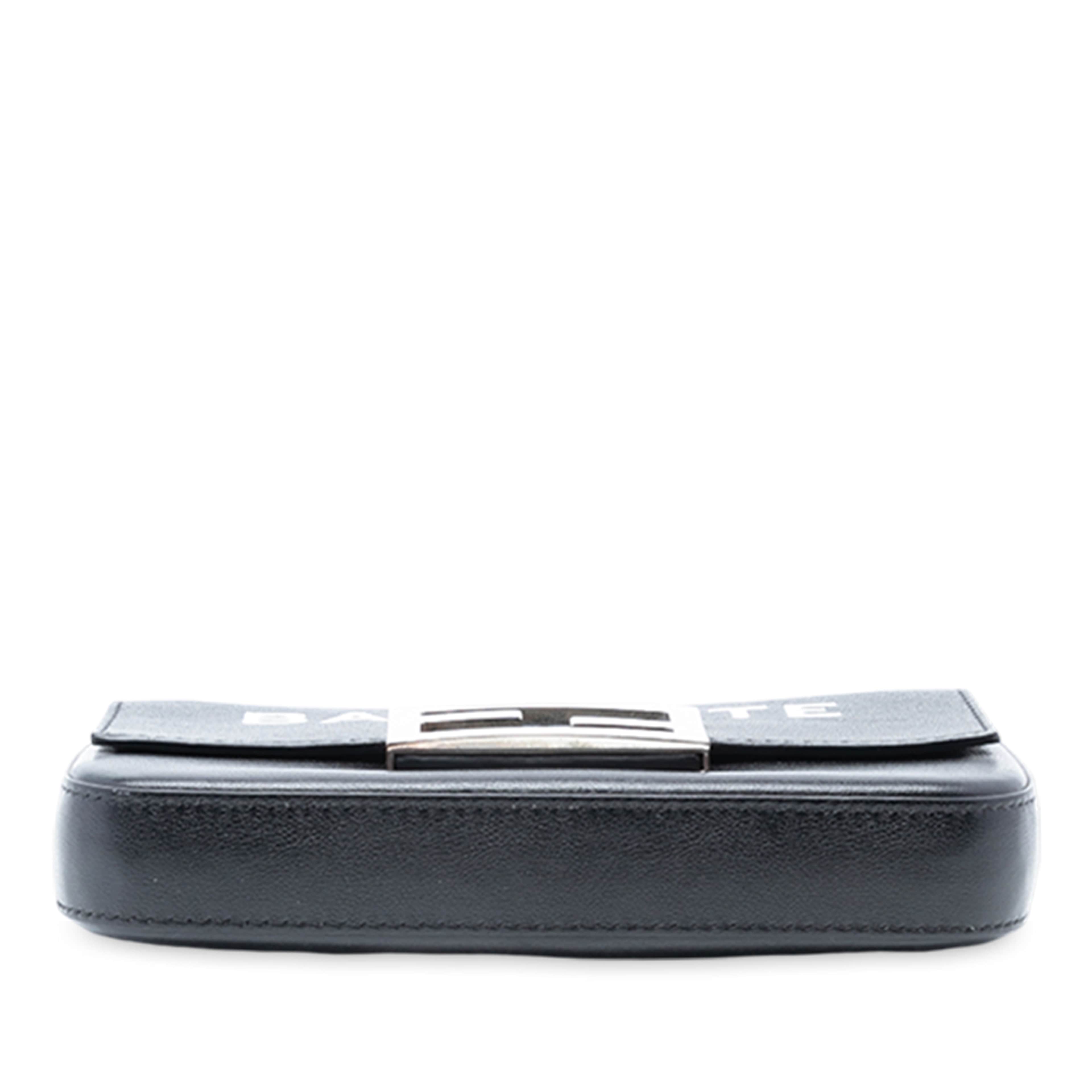 Fendi Marc Jacobs Calfskin Baguette Phone Pouch Satchel, från Luxclusif, i färgen black. Klicka för att öppna bilden i stort format