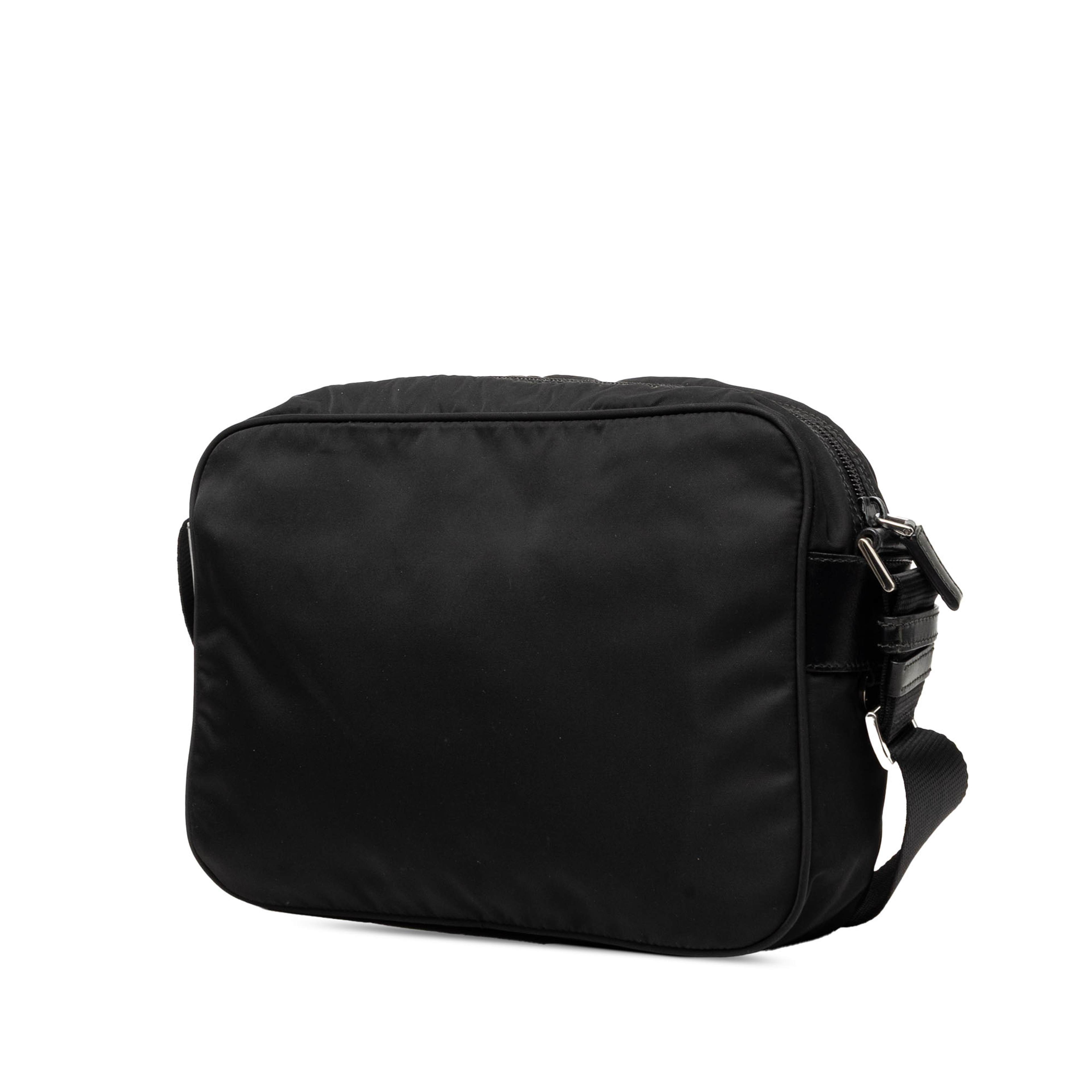 Prada Tessuto Camera Bag, från Luxclusif, i färgen svart. Klicka för att öppna bilden i stort format