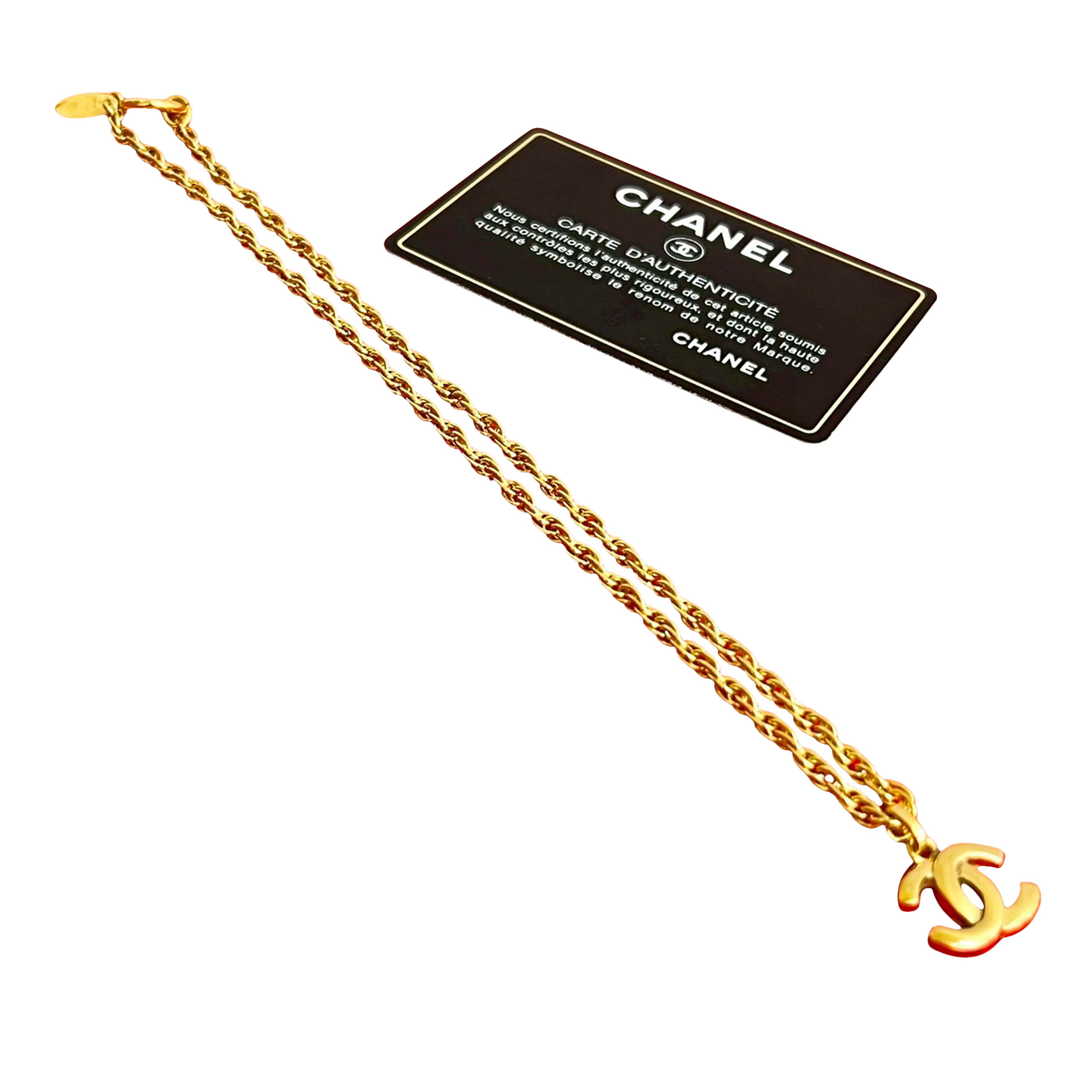 Chanel Cc Gold Plated Pendant Necklace, från Luxclusif, i färgen gold. Klicka för att öppna bilden i stort format