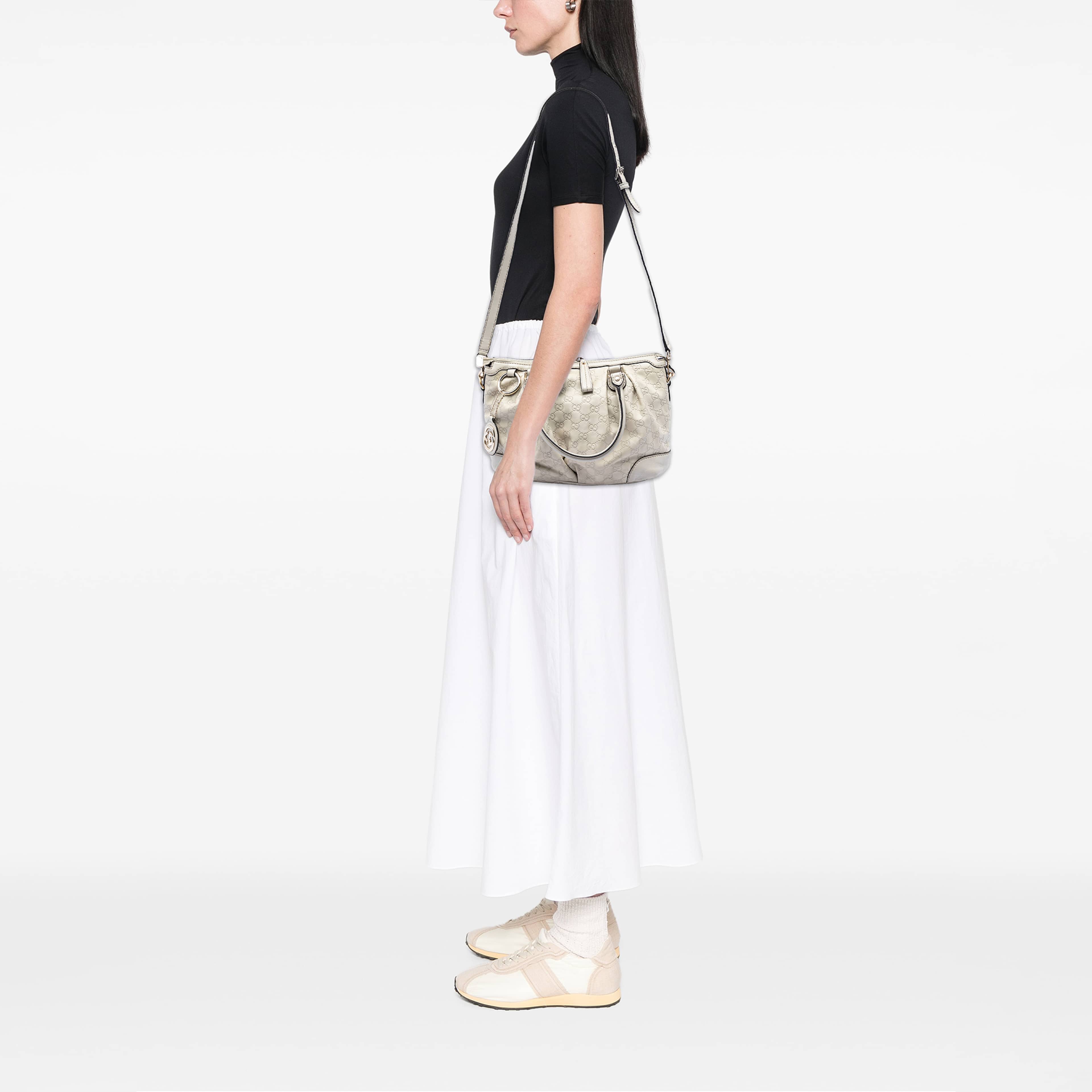 Gucci Guccissima Sukey Satchel, från Luxclusif, i färgen vit. Klicka för att öppna bilden i stort format
