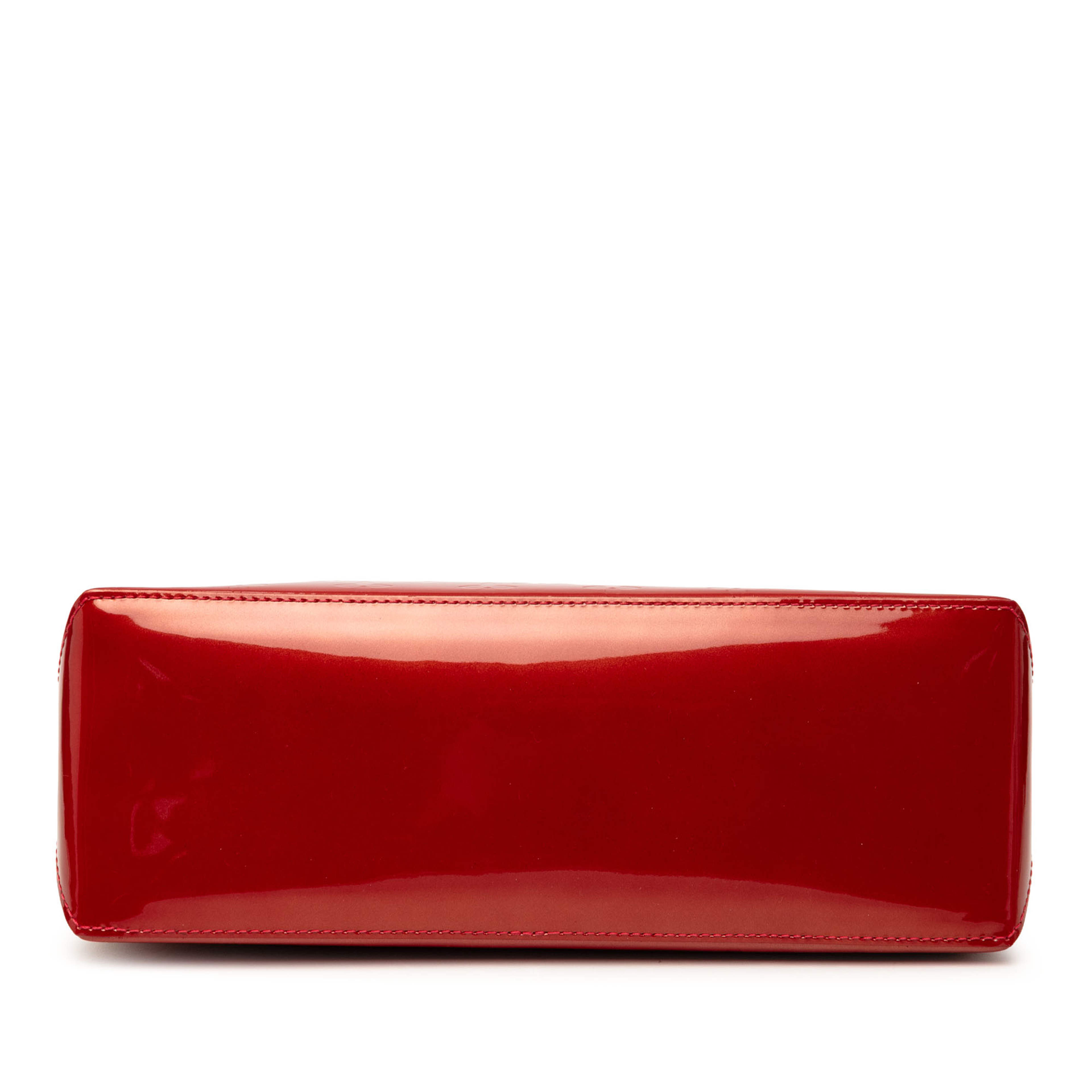 Louis Vuitton Monogram Vernis Wilshire Pm, från Luxclusif, i färgen röd. Klicka för att öppna bilden i stort format