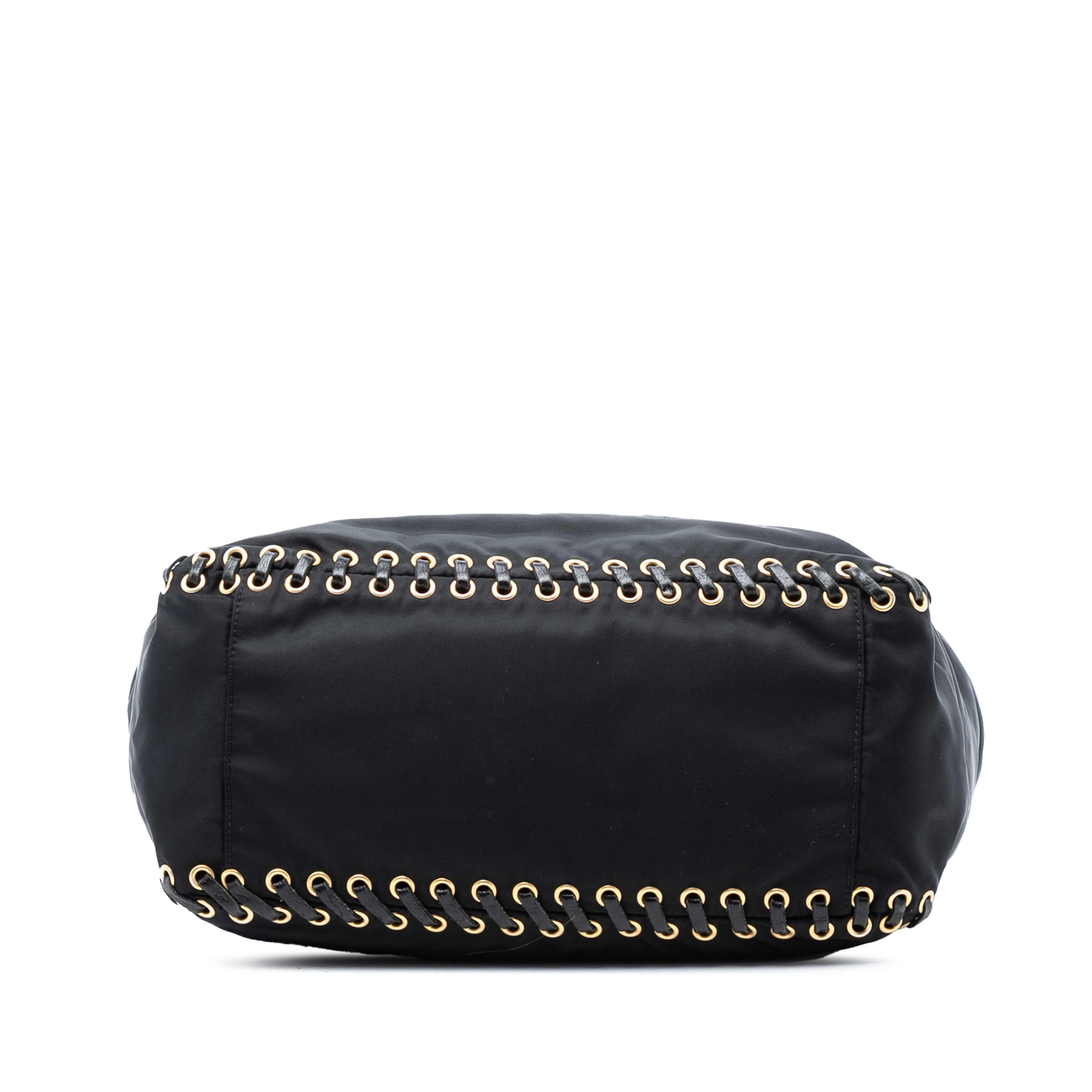 Prada Tessuto Whipstitched Logo Oro Tassel Satchel, från Luxclusif, i färgen svart. Klicka för att öppna bilden i stort format