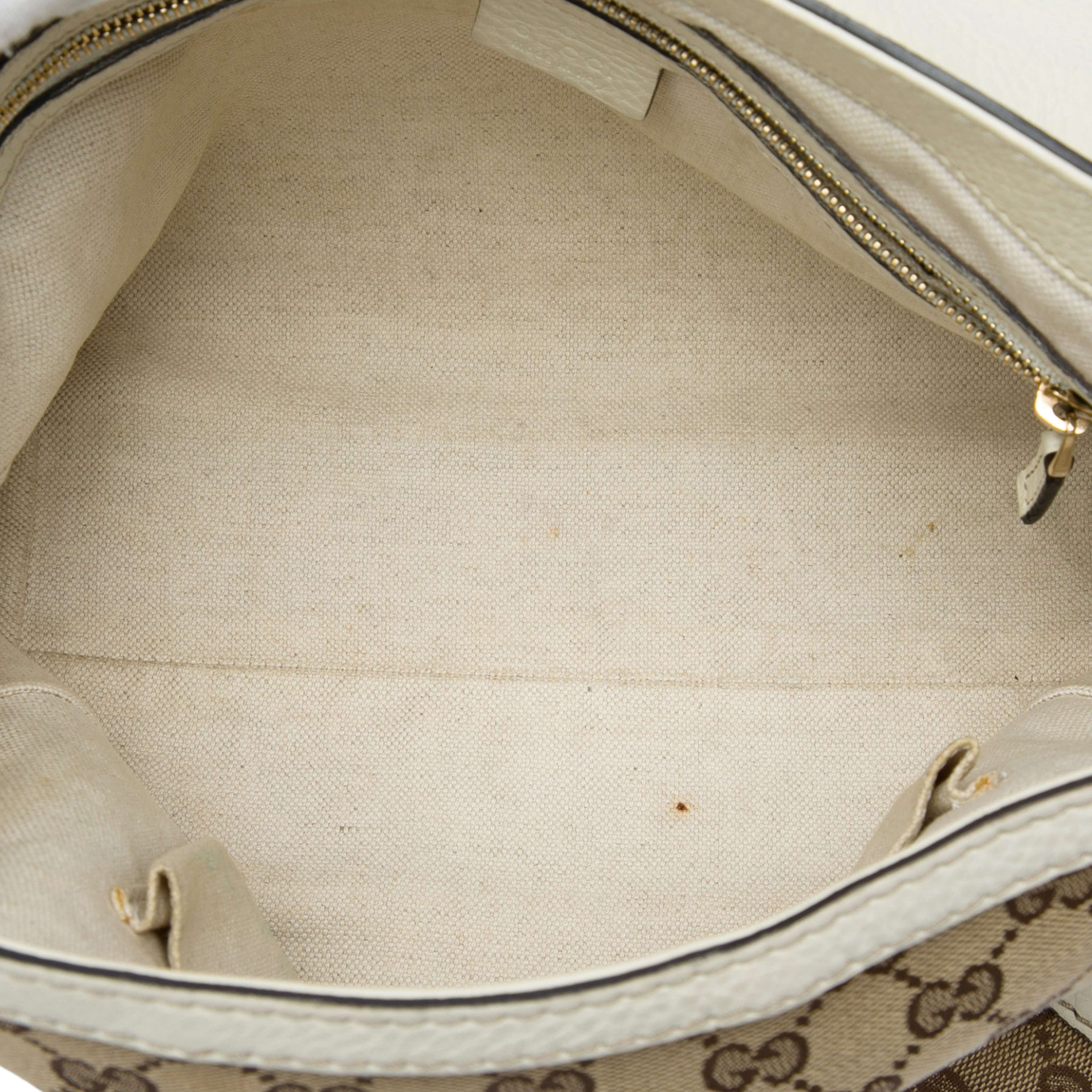 Gucci Gg Canvas Bella Flap Satchel, från Luxclusif, i färgen vit. Klicka för att öppna bilden i stort format