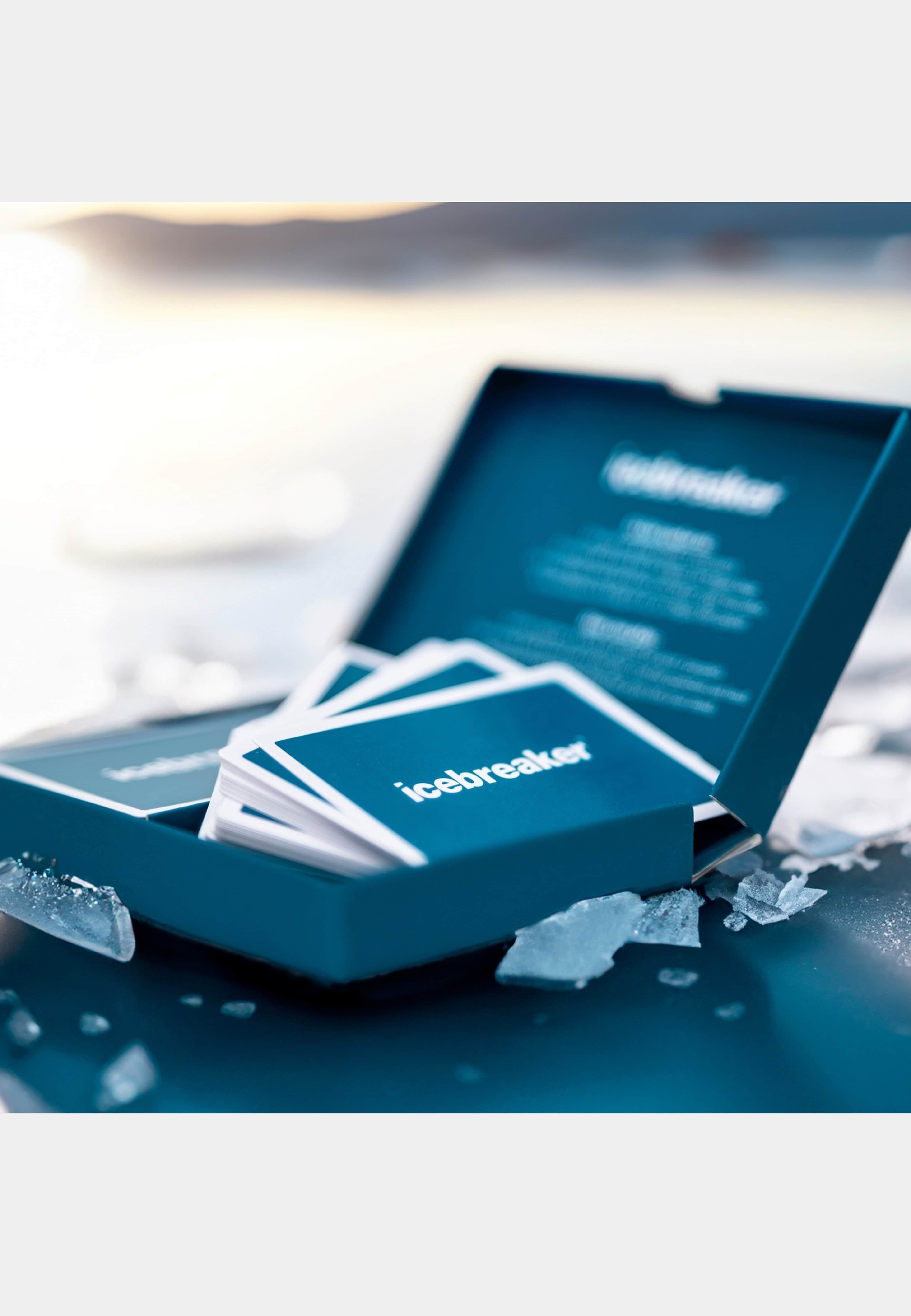 Spel Icebreaker 2, från Designtorget, i färgen blå. Klicka för att öppna bilden i stort format