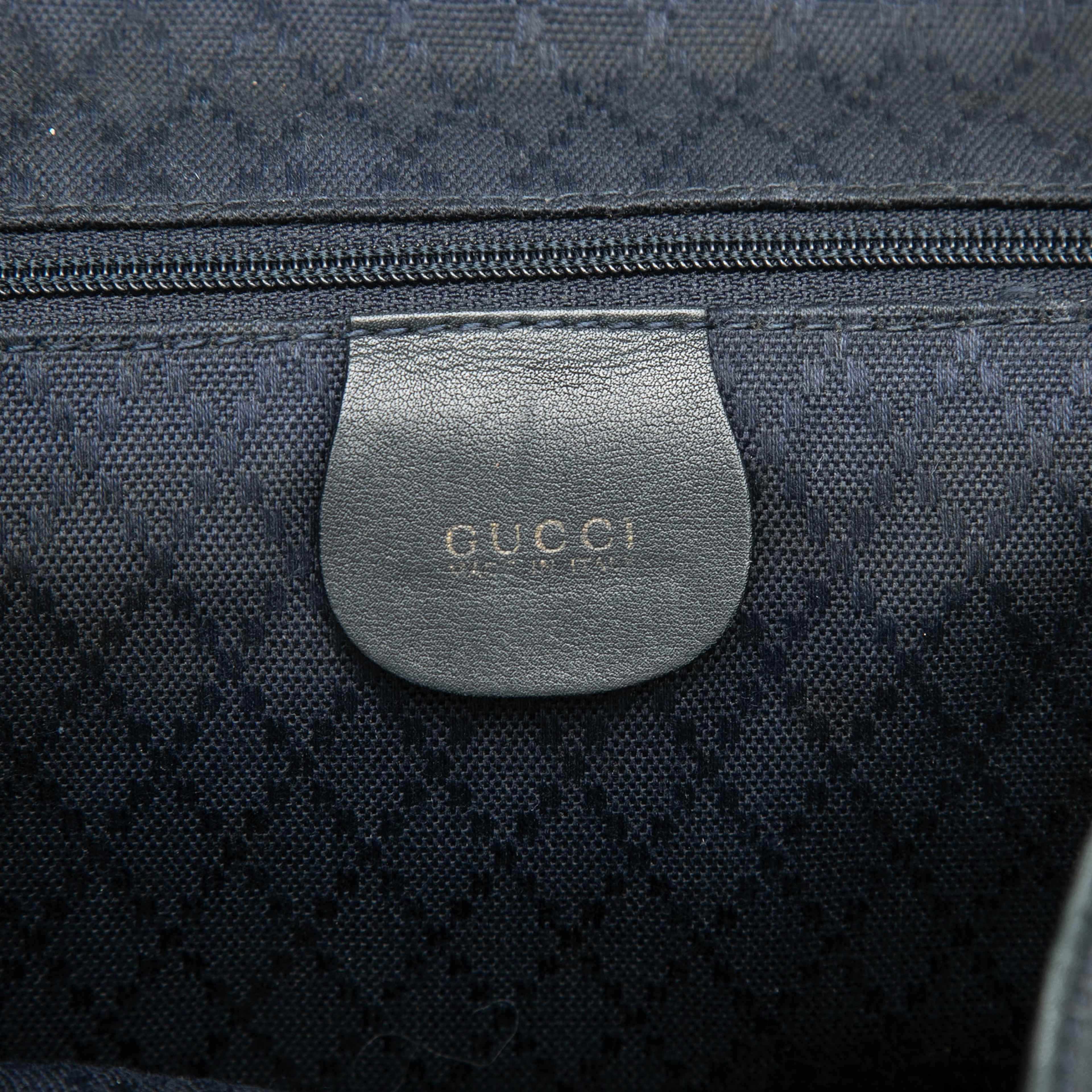 Gucci Calfskin Bamboo Drawstring Backpack, från Luxclusif, i färgen black. Klicka för att öppna bilden i stort format