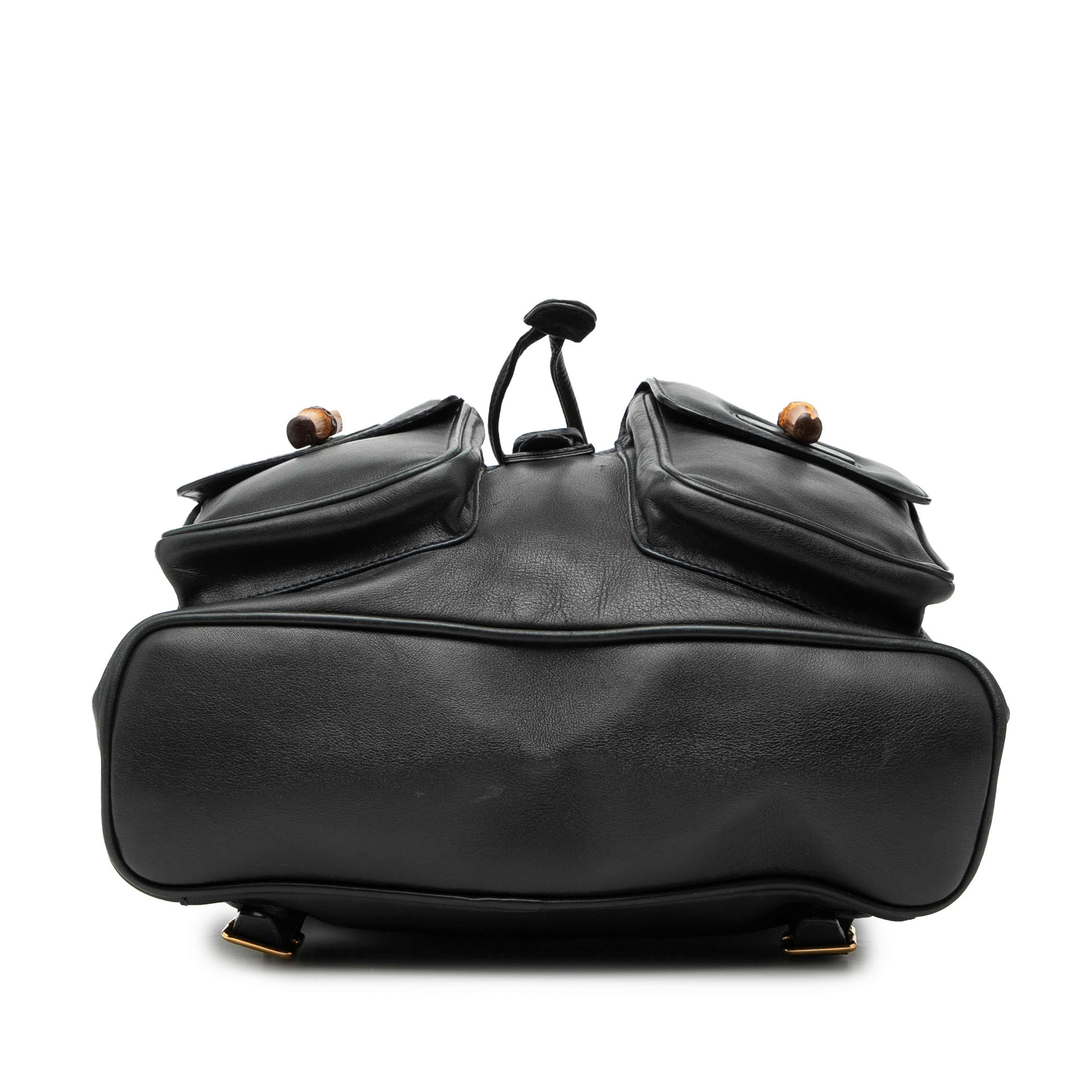 Gucci Calfskin Bamboo Drawstring Backpack, från Luxclusif, i färgen black. Klicka för att öppna bilden i stort format