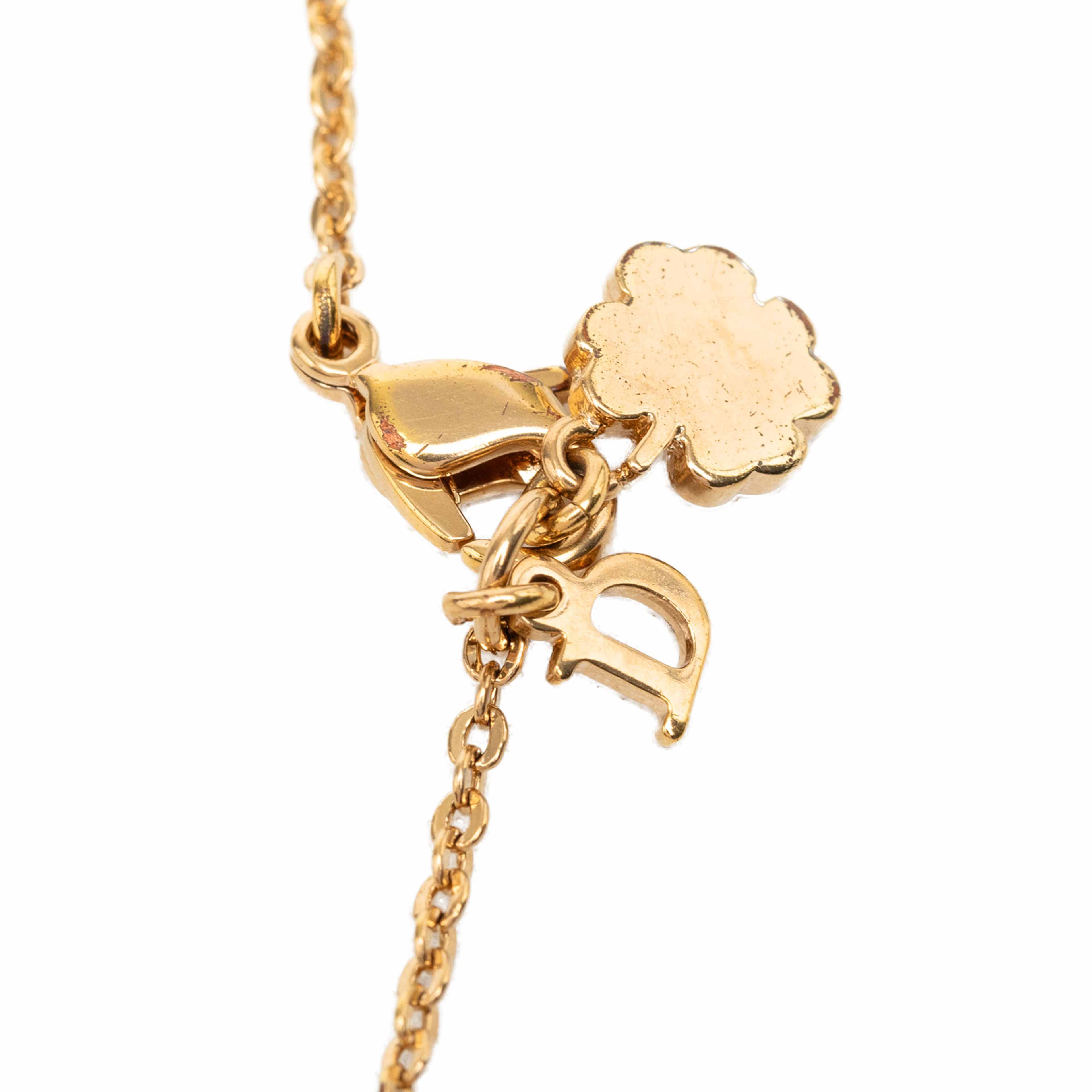 Dior Gold Plated Stass And Faux Pear Teardrop Pendant Necklace, från Luxclusif, i färgen guld. Klicka för att öppna bilden i stort format