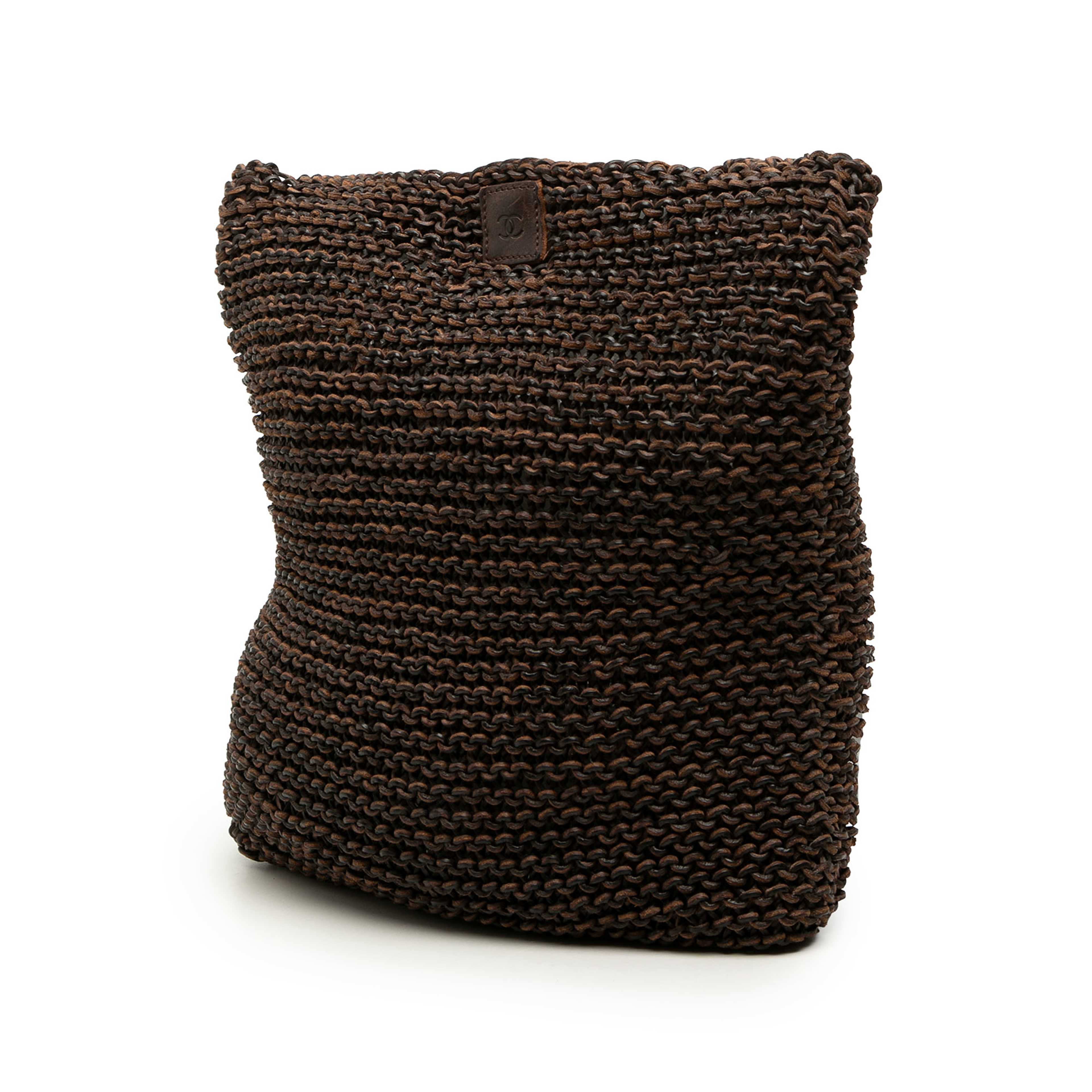 Chanel Cc Knitted Calfskin Shoulder Bag, från Luxclusif, i färgen brun. Klicka för att öppna bilden i stort format
