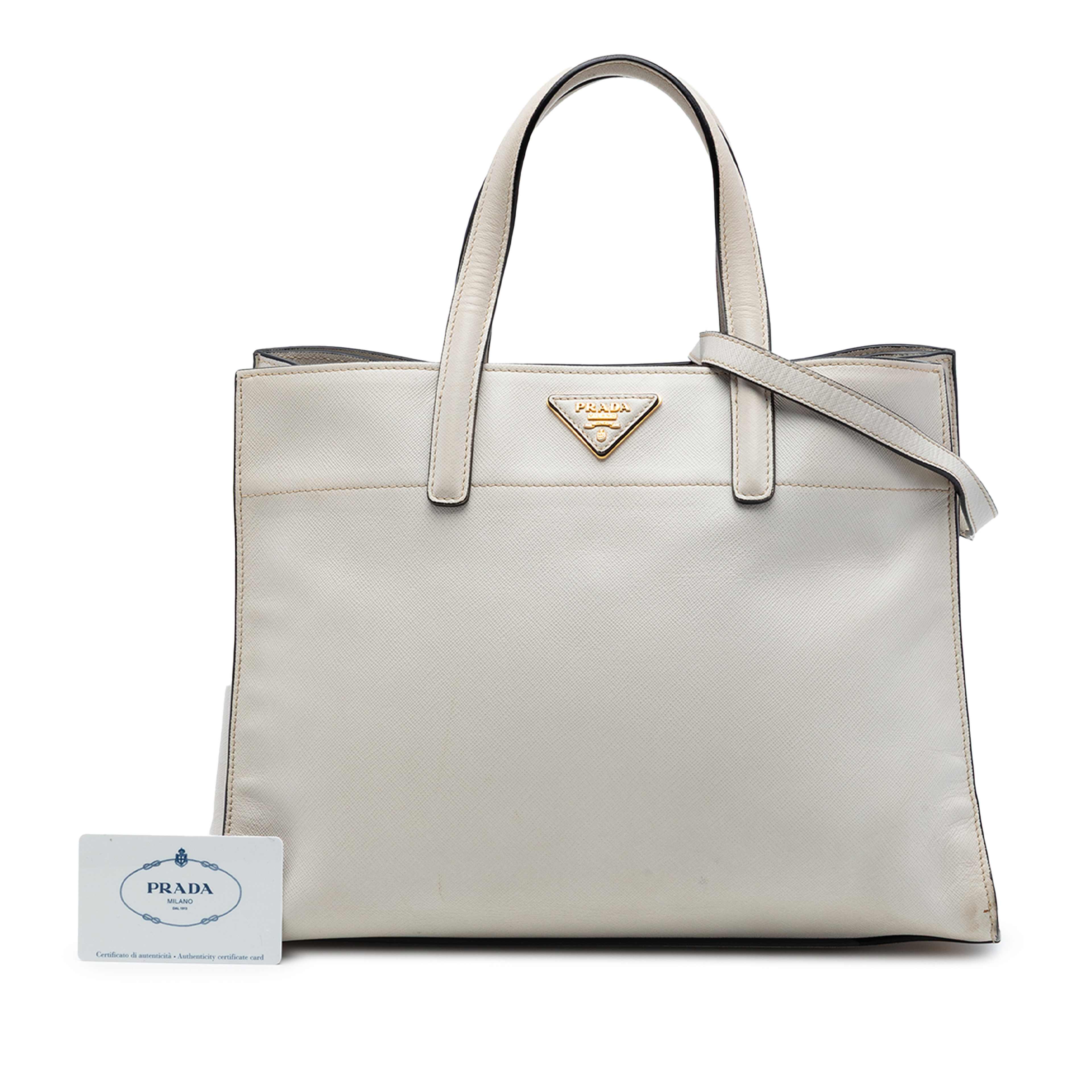 Prada Saffiano Soft Triple Pocket Tote, från Luxclusif, i färgen vit. Klicka för att öppna bilden i stort format