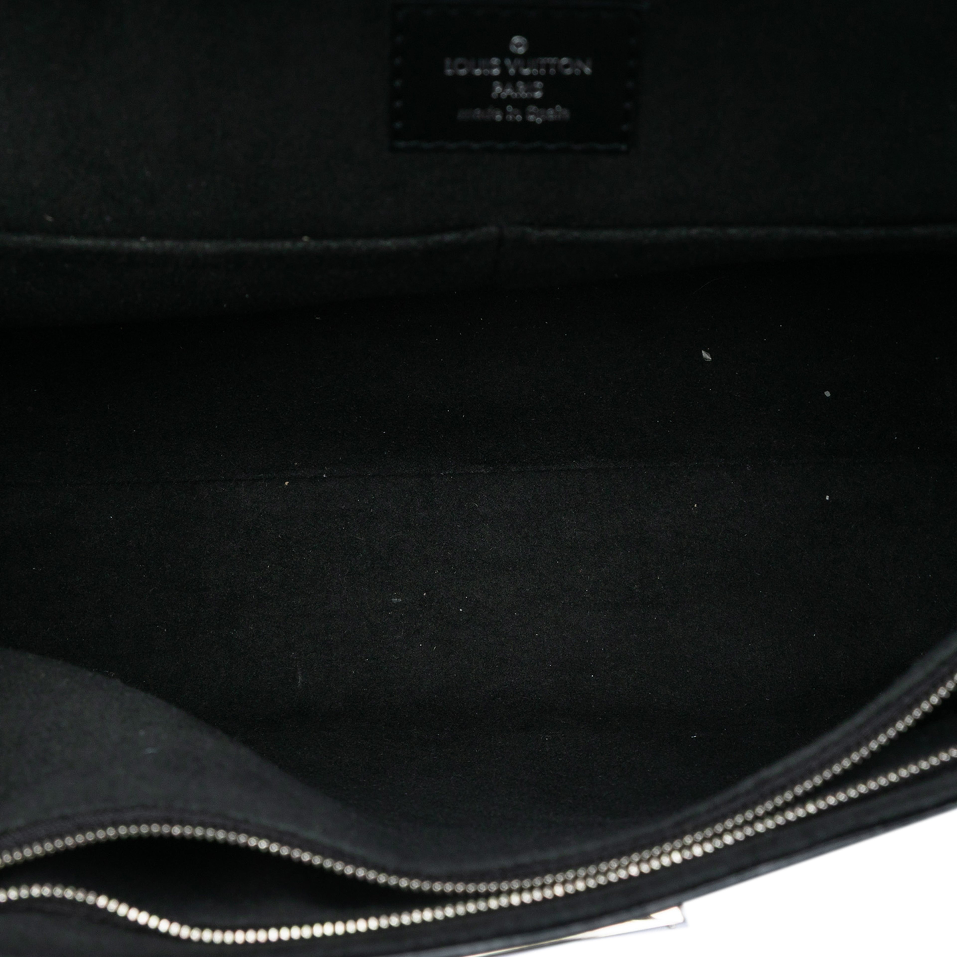 Louis Vuitton Epi Denim Cluny Mm, från Luxclusif, i färgen blue. Klicka för att öppna bilden i stort format