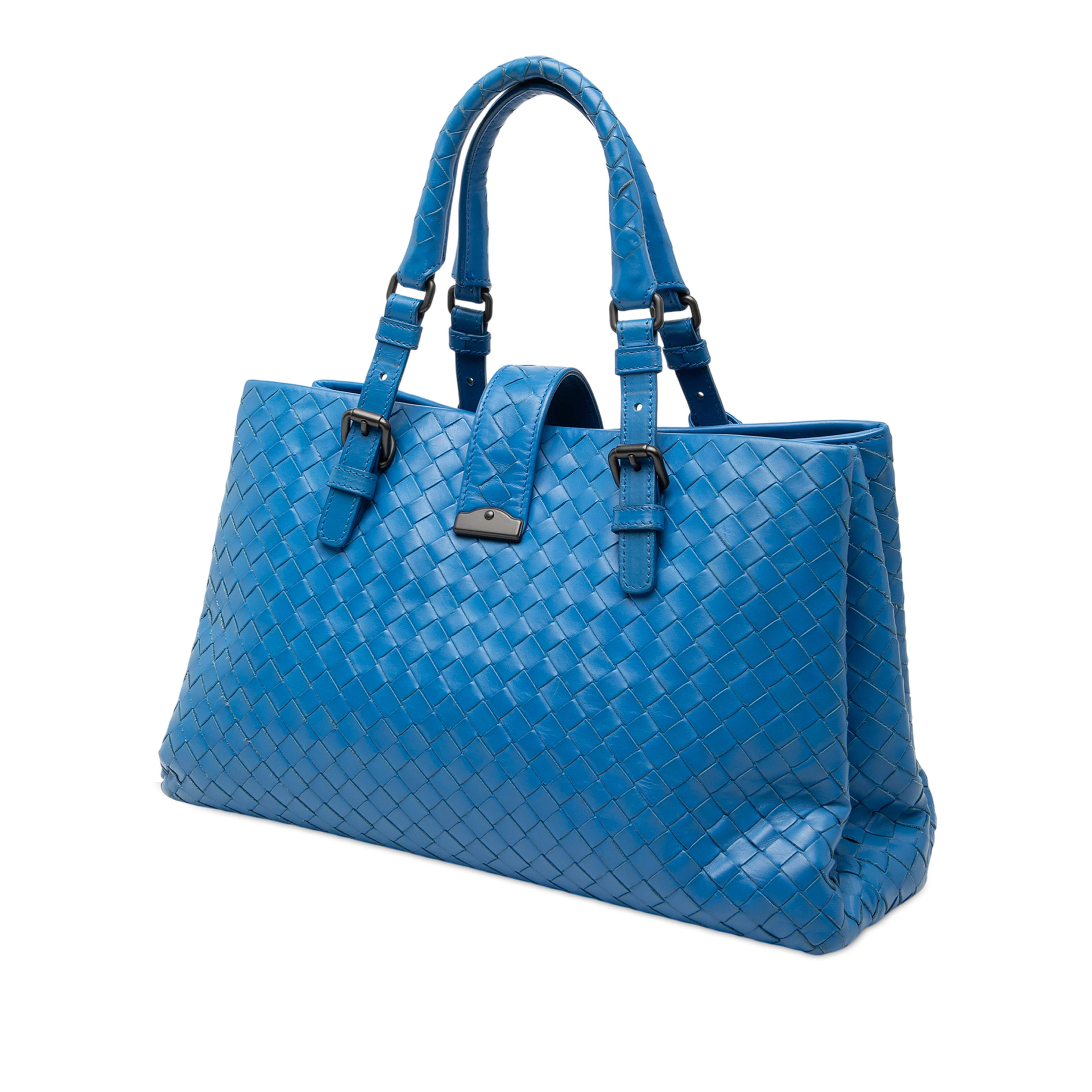 Bottega Veneta Small Nappa Intrecciato Roma Satchel, från Luxclusif, i färgen blå. Klicka för att öppna bilden i stort format
