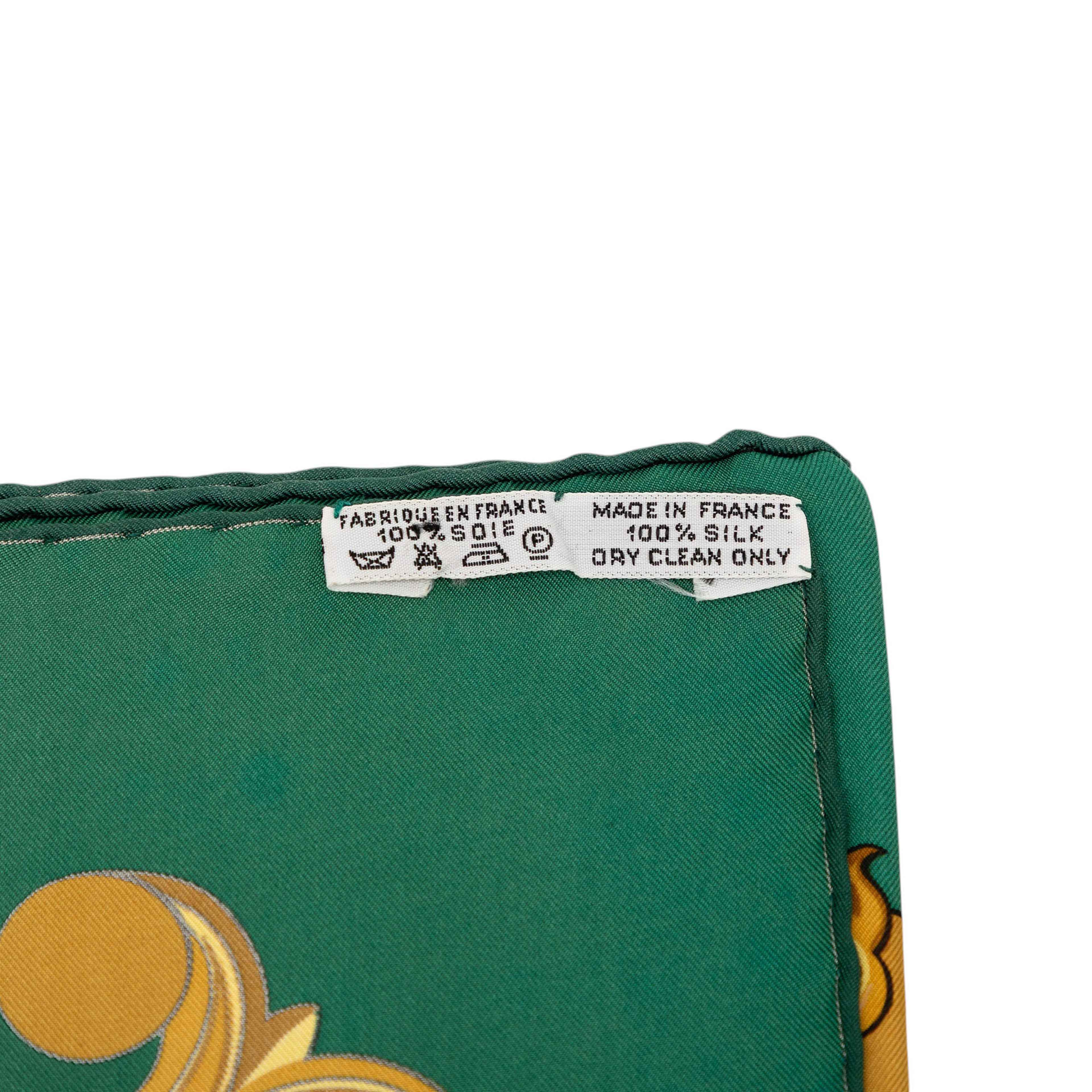 Hermès Animaux Solaires Silk Scarf 90, från Luxclusif, i färgen green. Klicka för att öppna bilden i stort format