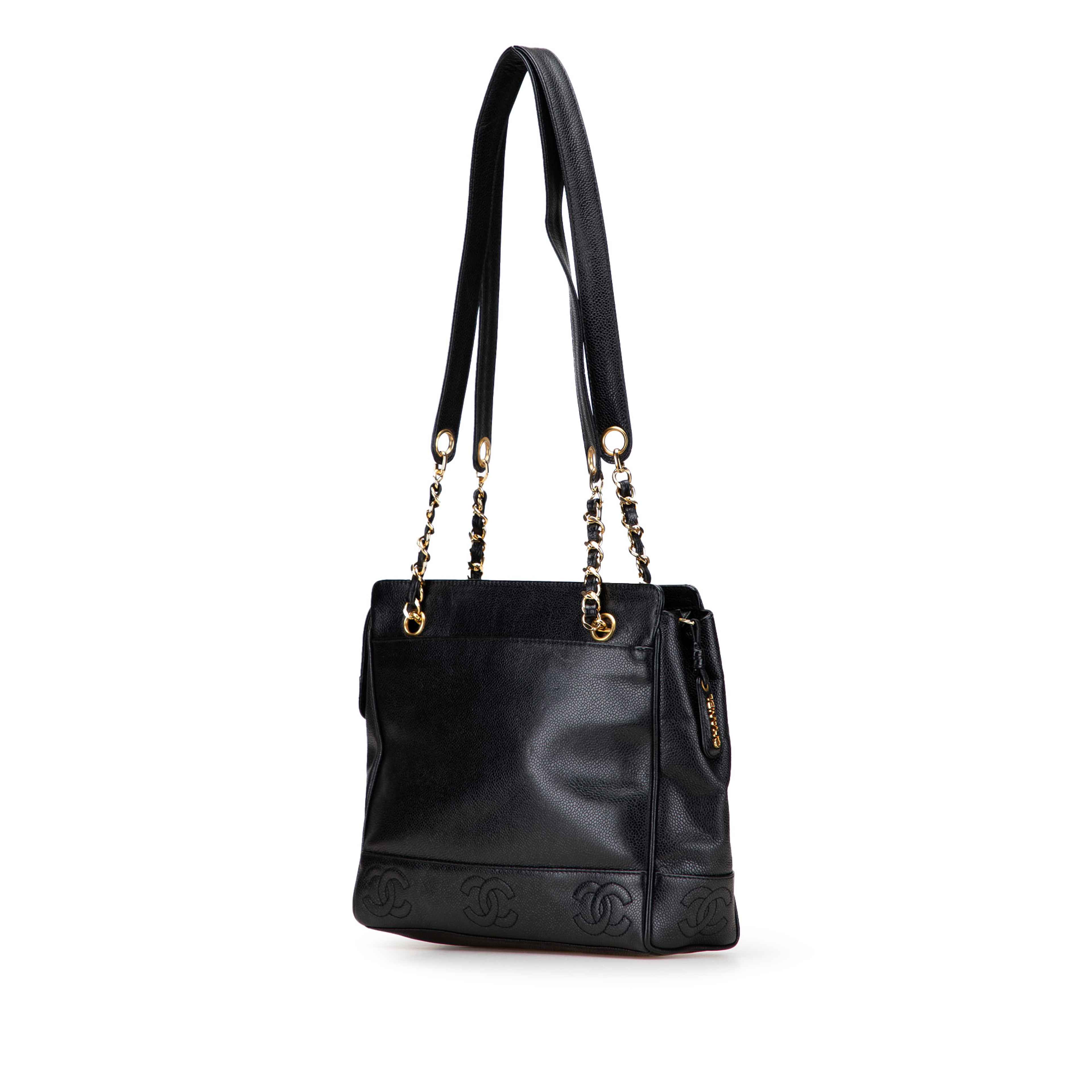 Chanel Triple Cc Caviar Shoulder Bag, från Luxclusif, i färgen black.