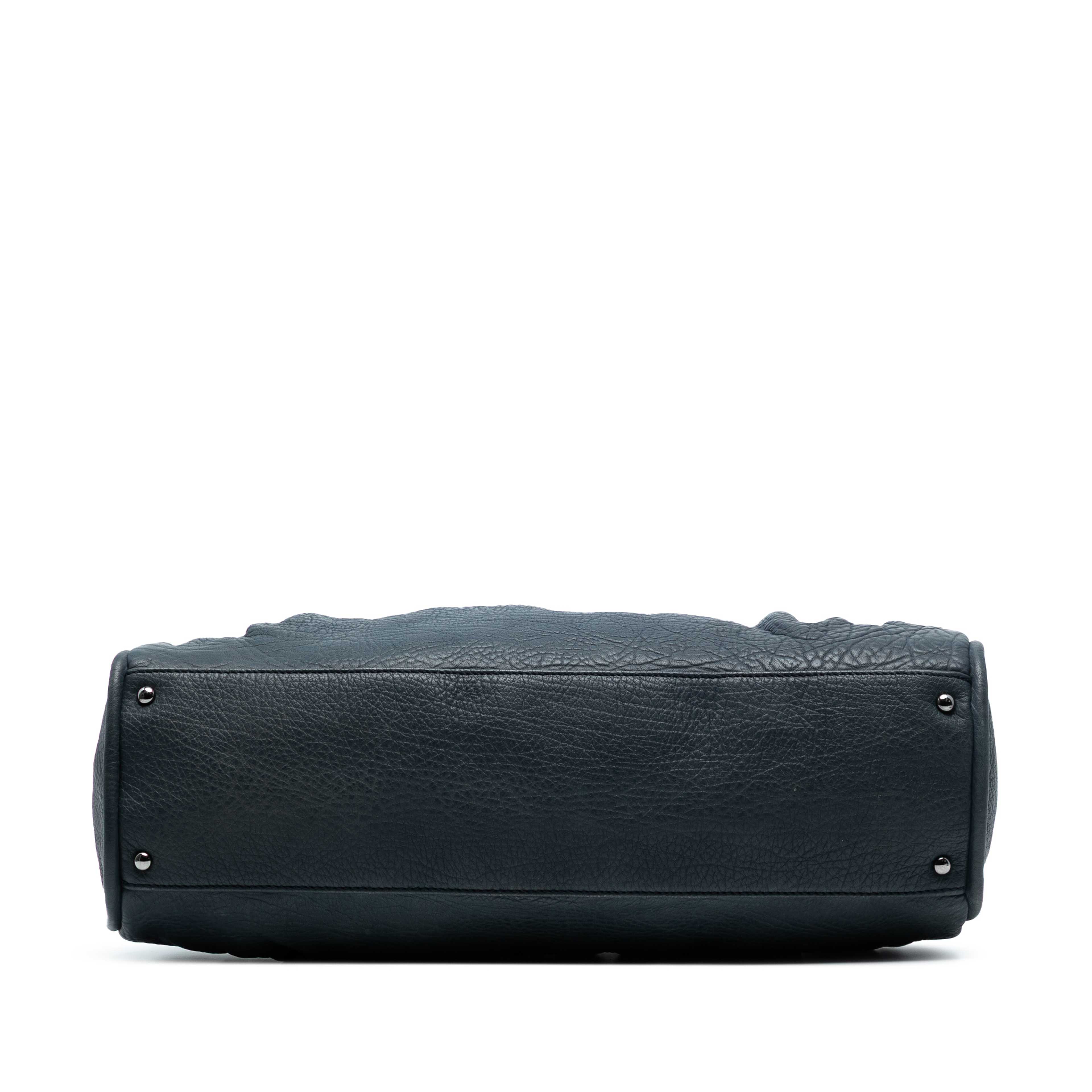 Chanel Calfskin Lady Braid Shoulder Bag, från Luxclusif, i färgen navy. Klicka för att öppna bilden i stort format