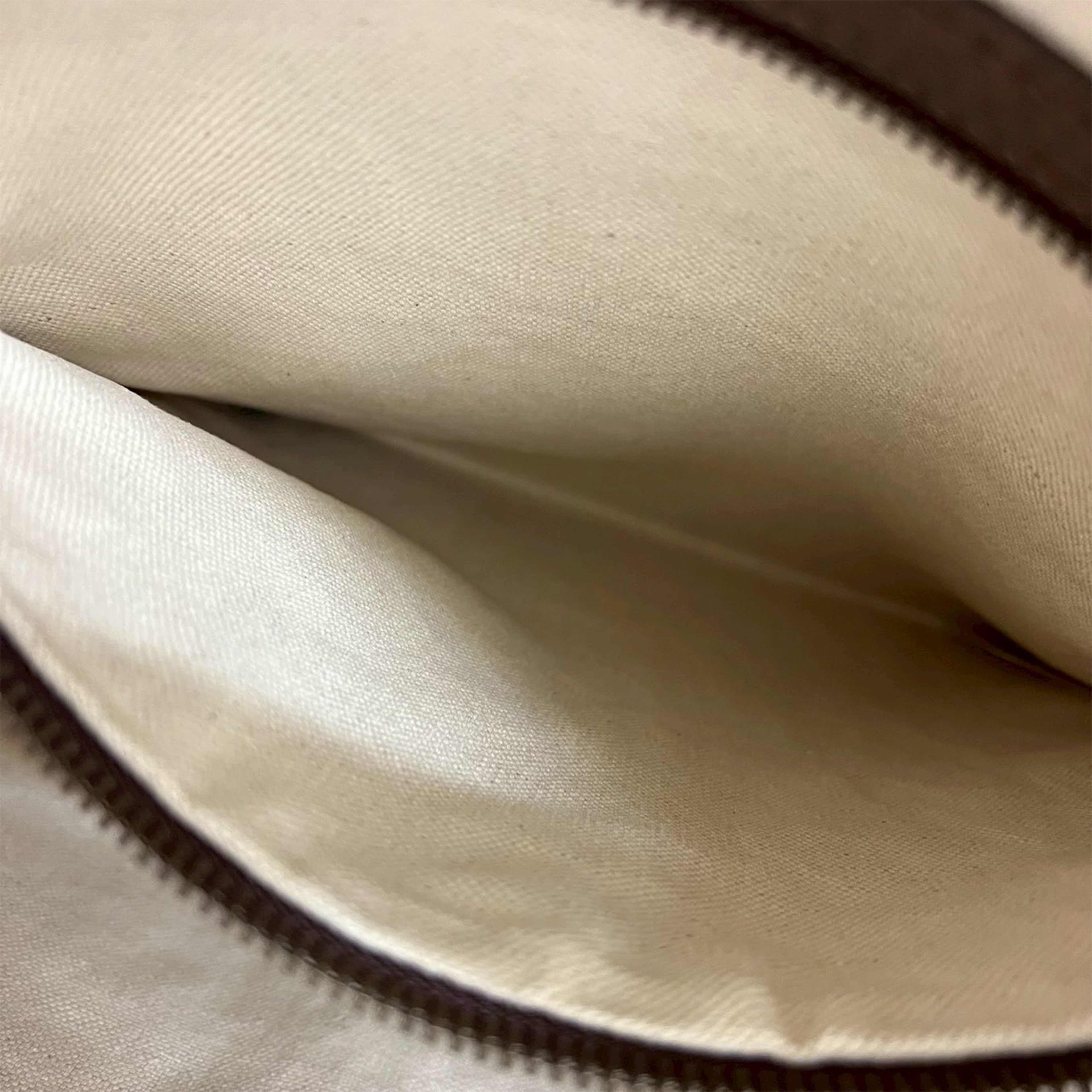 Gucci Gg Supreme Ophidia Vertical Tote, från Luxclusif, i färgen beige. Klicka för att öppna bilden i stort format