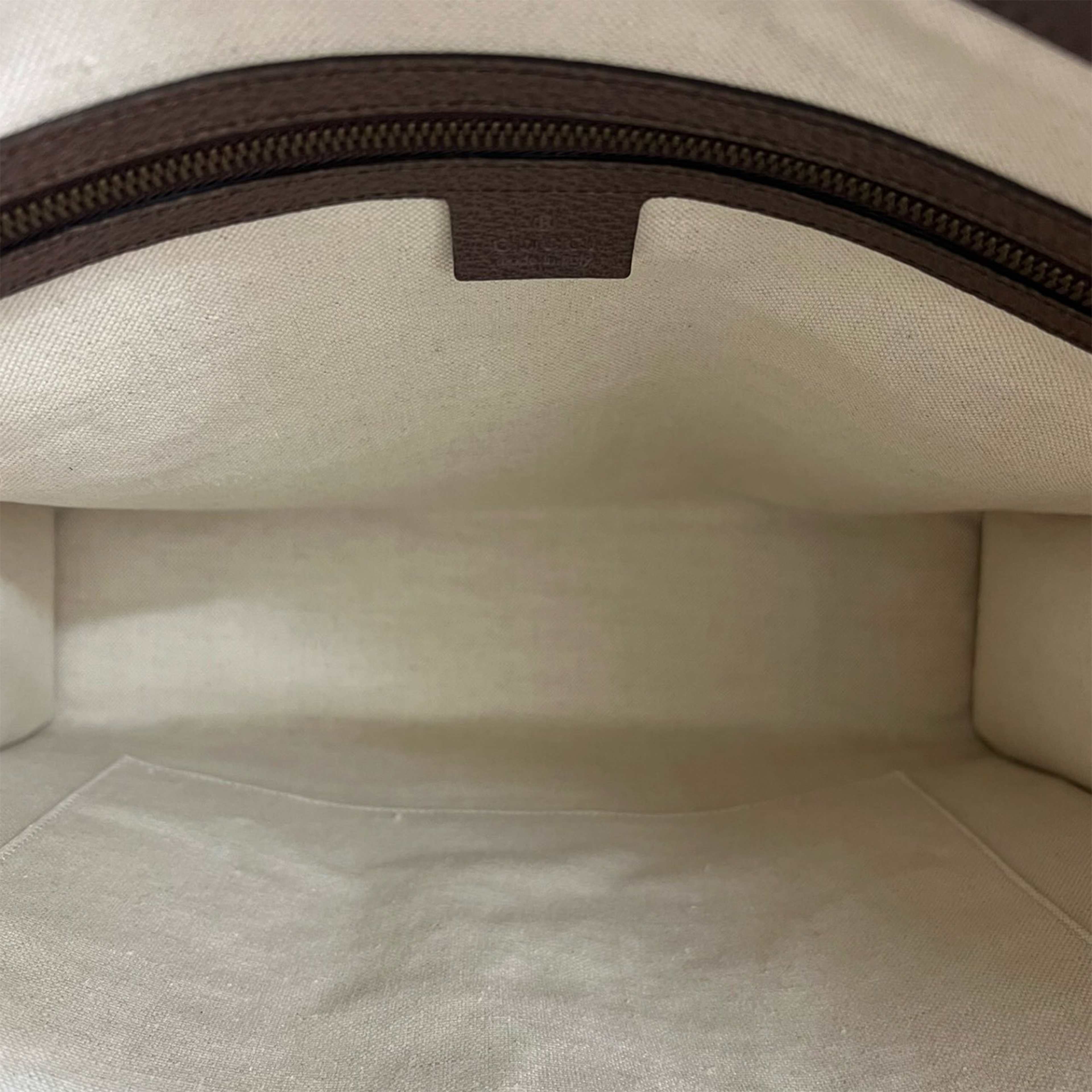 Gucci Gg Supreme Web Ophidia Vertical Tote, från Luxclusif, i färgen beige. Klicka för att öppna bilden i stort format