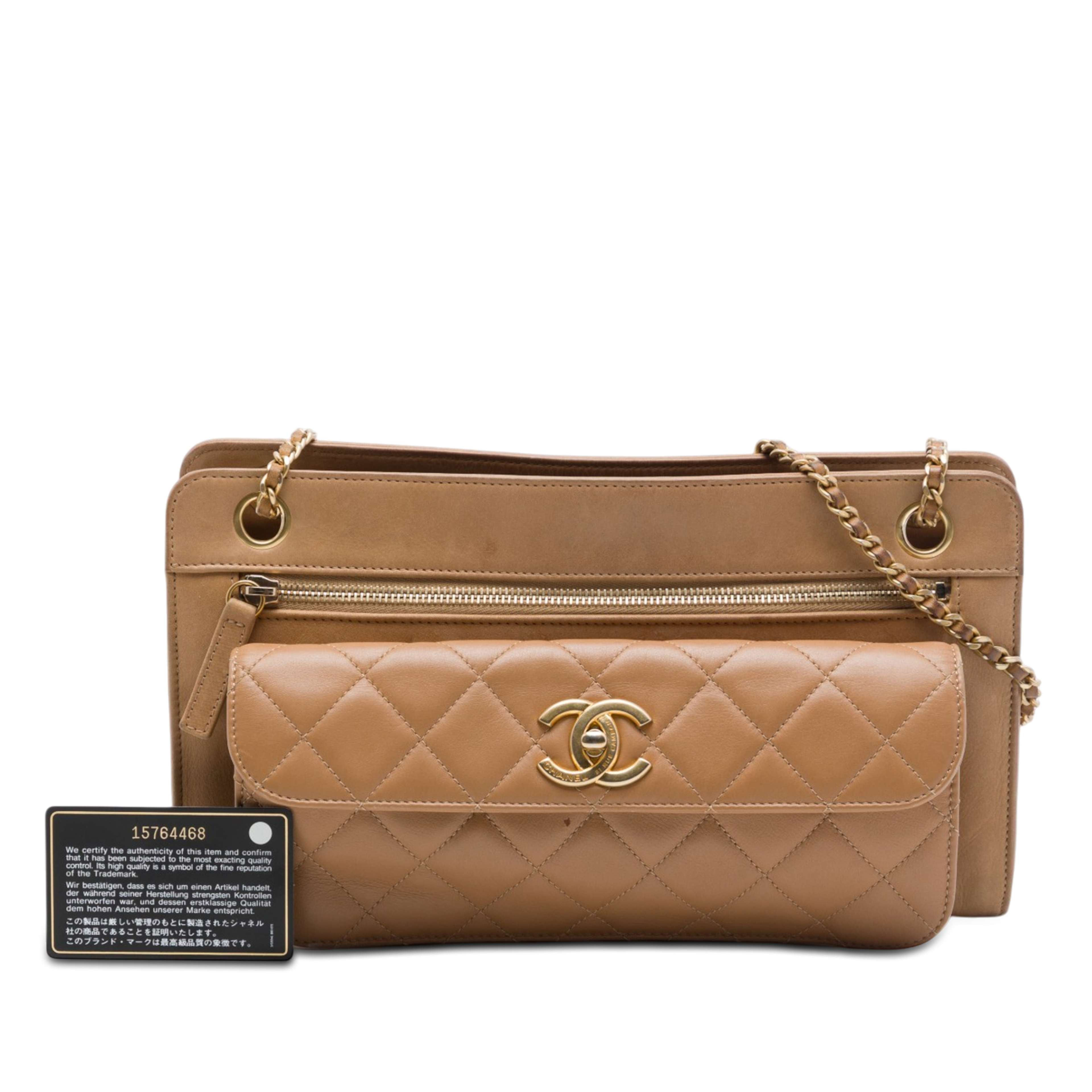 Chanel Cc Quilted Lambskin Front Pocket Shoulder Bag, från Luxclusif, i färgen brun. Klicka för att öppna bilden i stort format