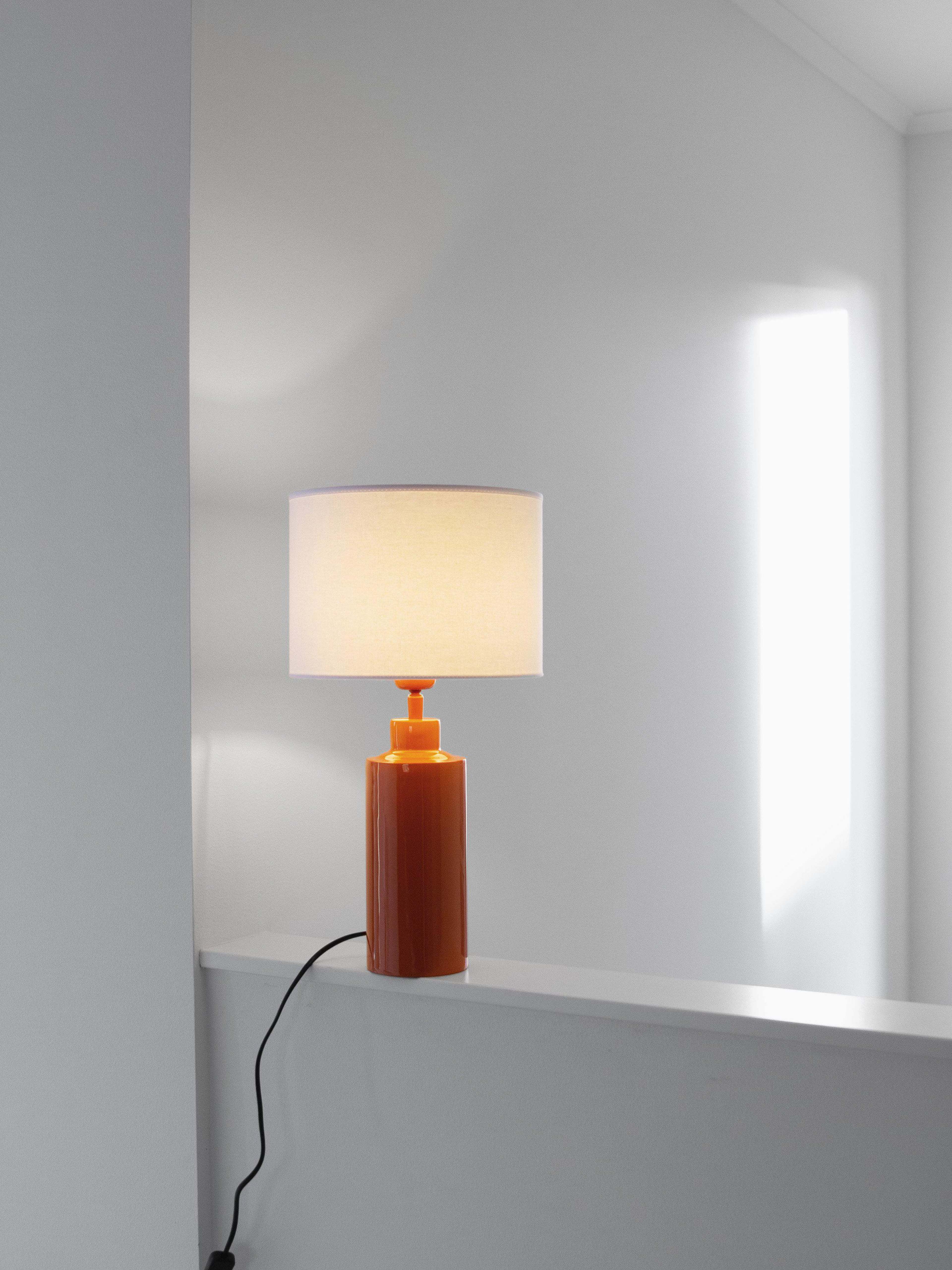 Solo Bordslampa, från PR Home, i färgen orange. Klicka för att öppna bilden i stort format