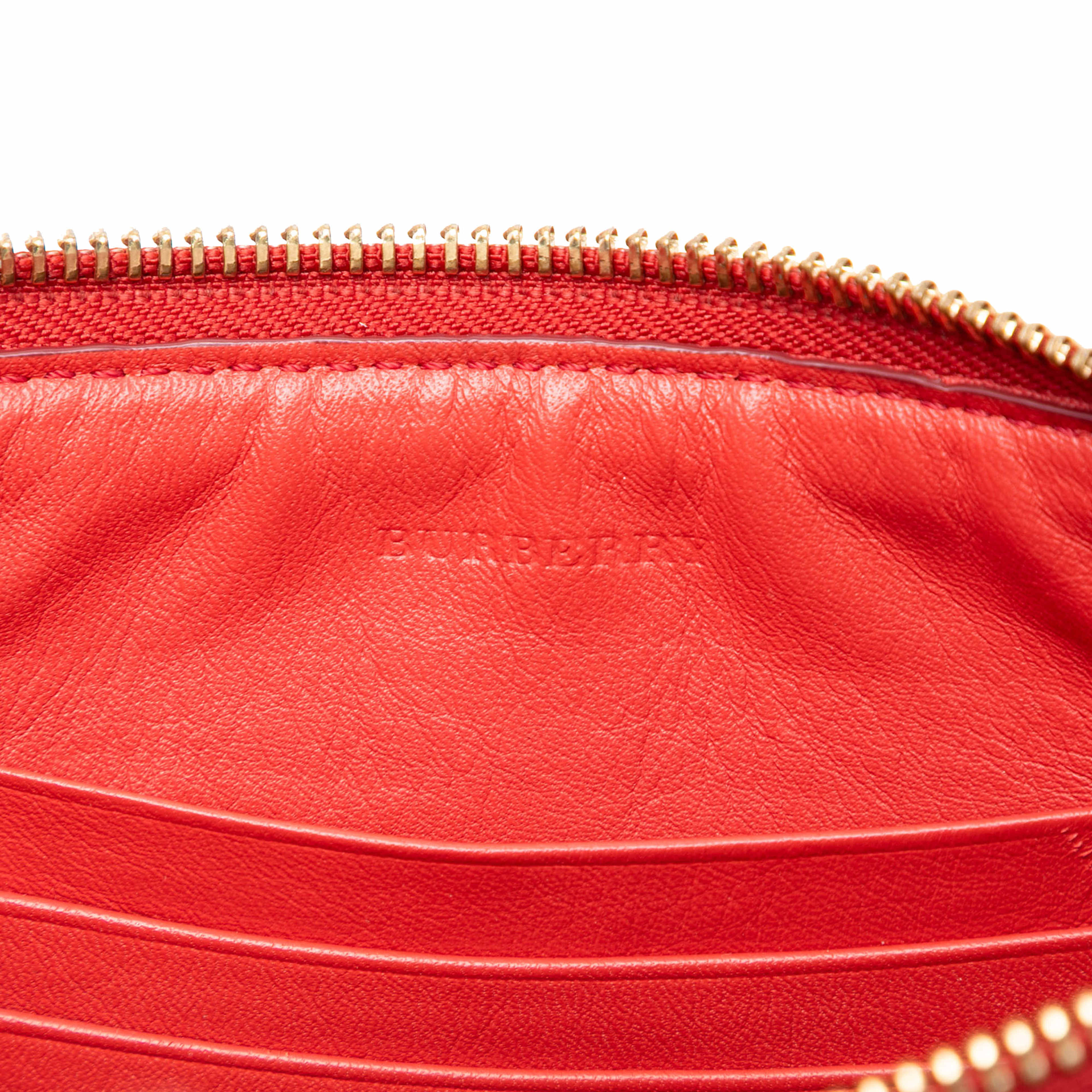 Burberry Haymarket Check Coated Canvas Peyton Crossbody, från Luxclusif, i färgen beige. Klicka för att öppna bilden i stort format