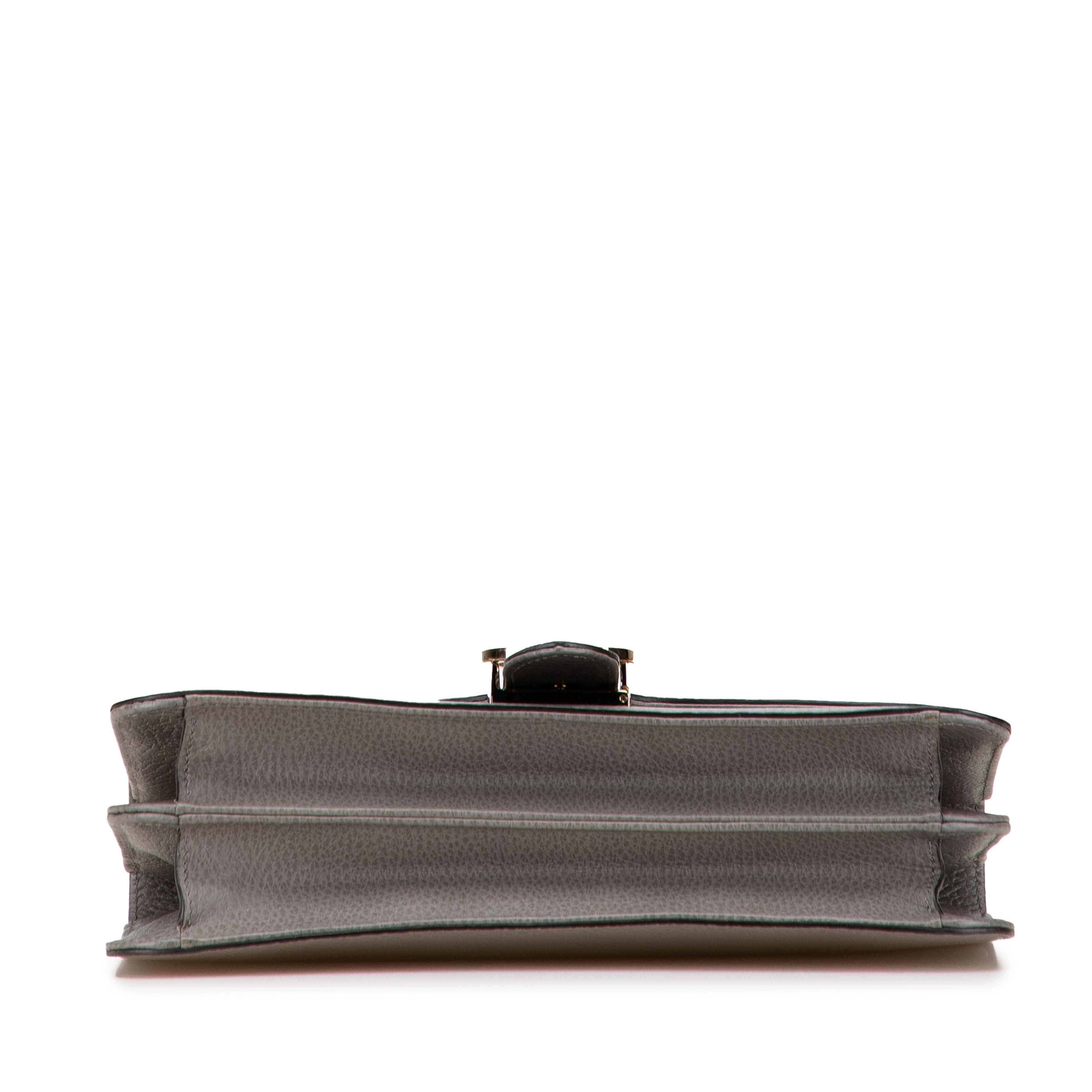 Gucci Medium Dollar Calfskin Interlocking G Crossbody, från Luxclusif, i färgen gray. Klicka för att öppna bilden i stort format