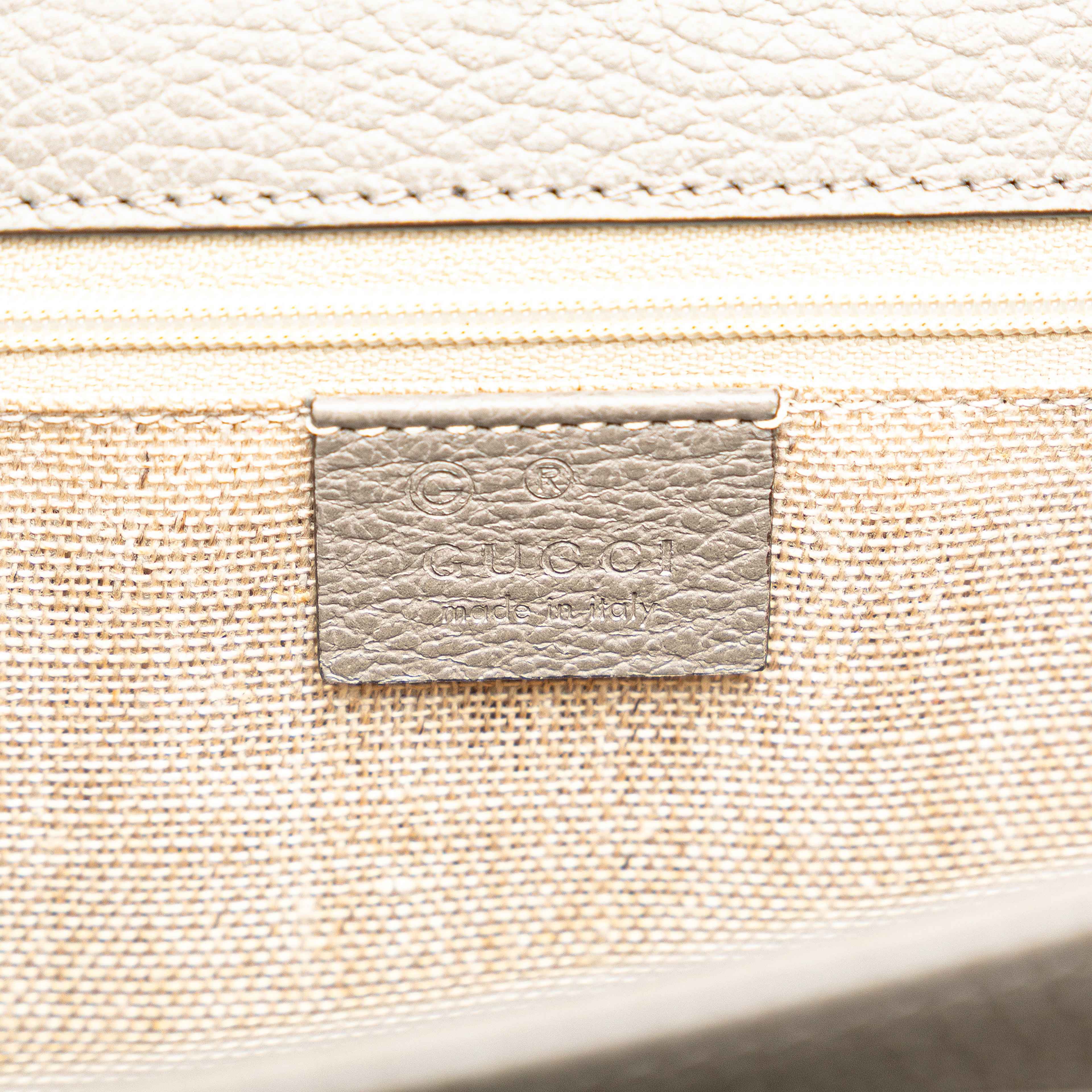 Gucci Medium Dollar Calfskin Interlocking G Crossbody, från Luxclusif, i färgen gray. Klicka för att öppna bilden i stort format