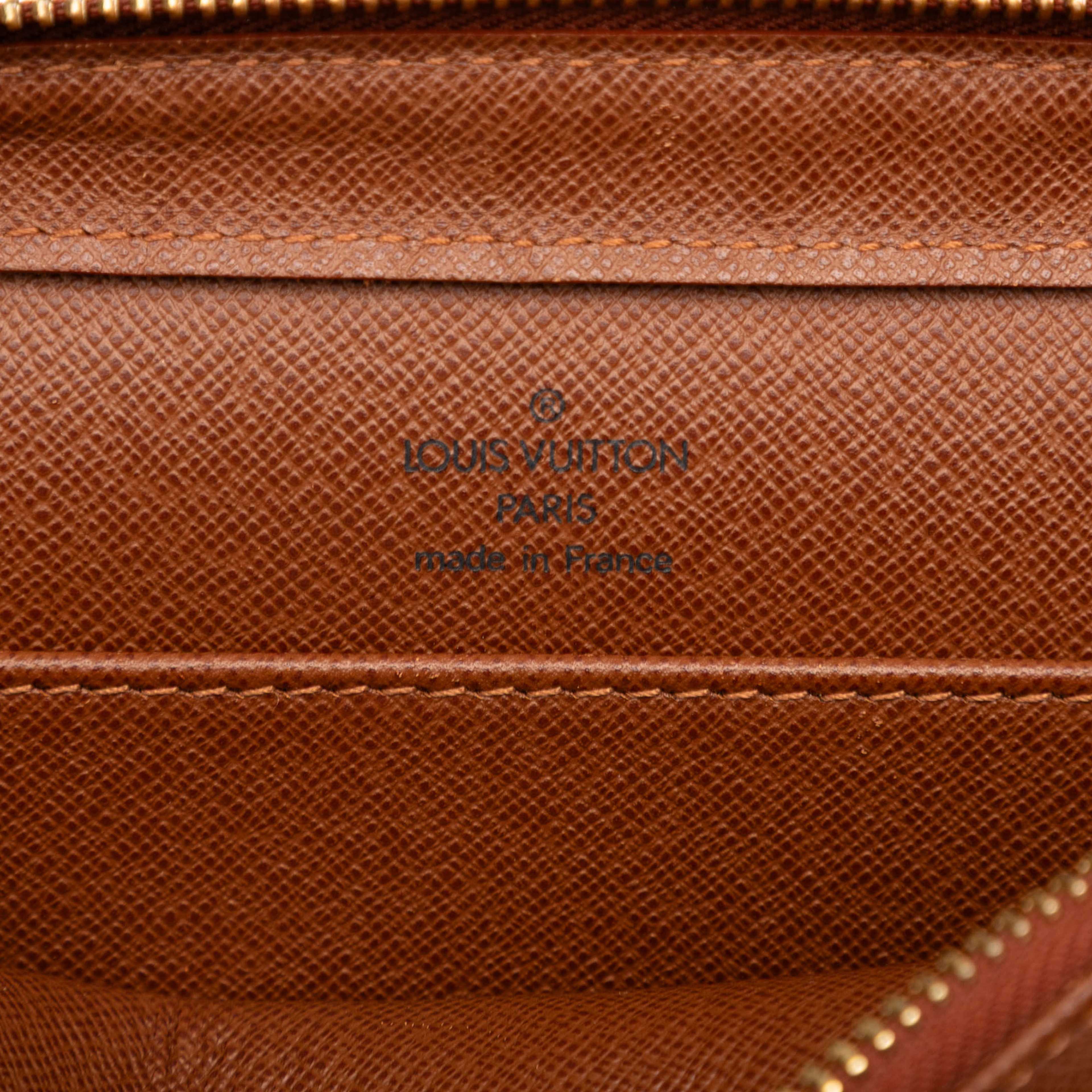 Louis Vuitton Monogram Orsay, från Luxclusif, i färgen brown. Klicka för att öppna bilden i stort format