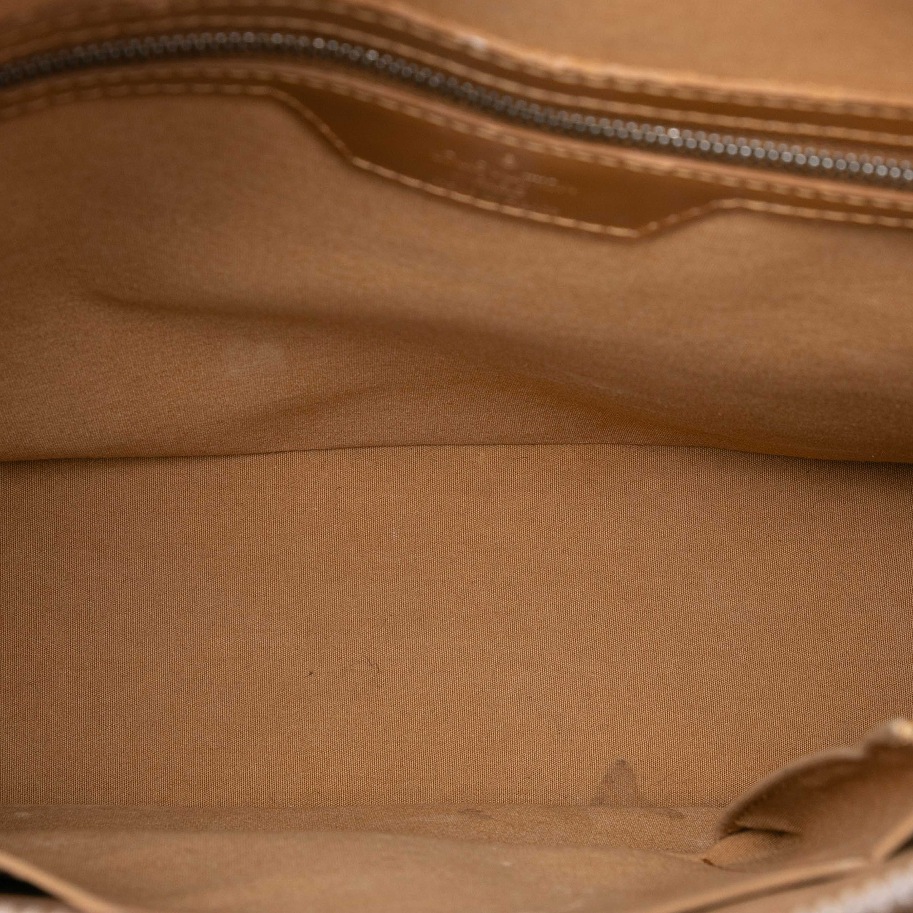 Louis Vuitton Monogram Mat Wilwood, från Luxclusif, i färgen light brown. Klicka för att öppna bilden i stort format