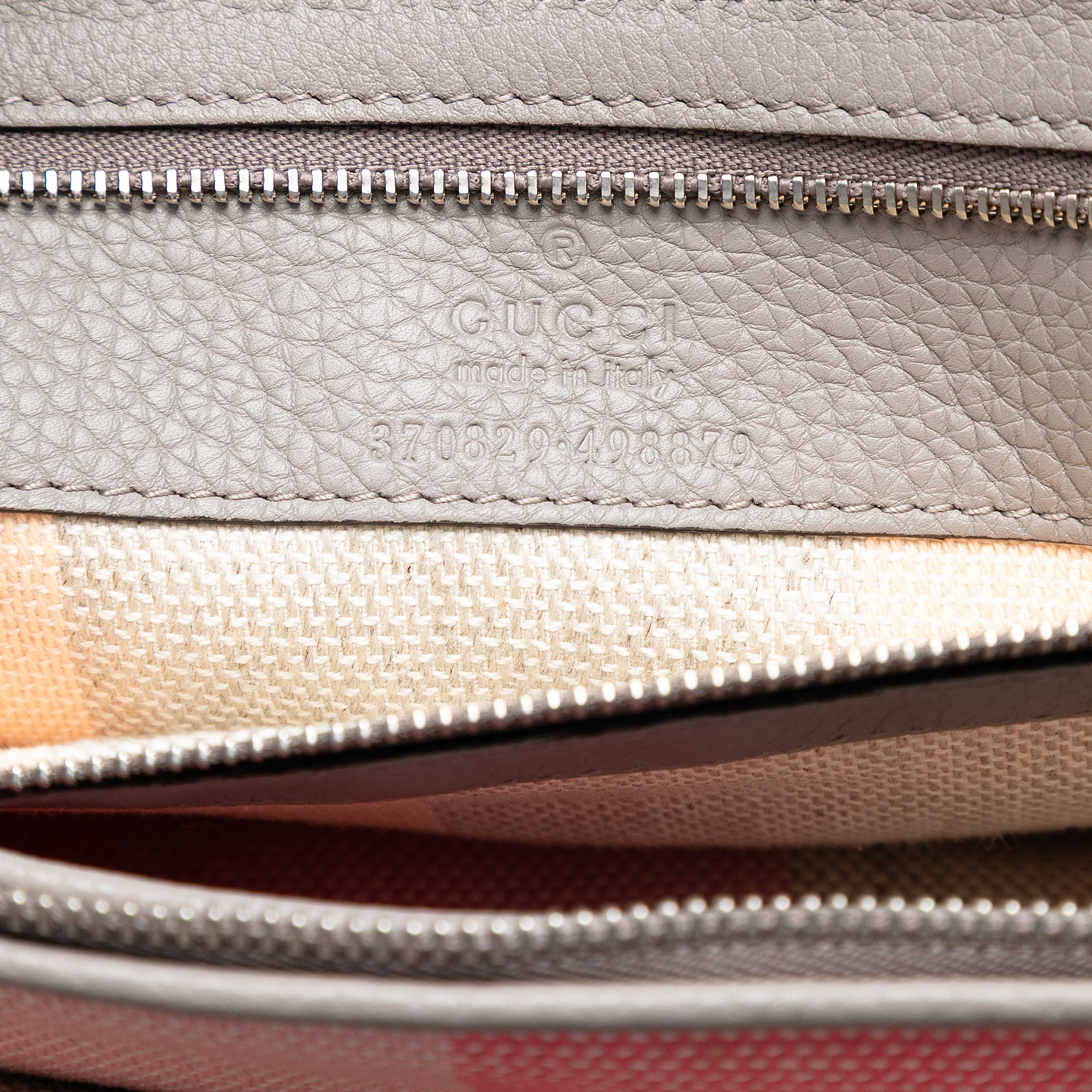 Gucci Medium Calfskin Bamboo Daily Shopper Satchel, från Luxclusif, i färgen grå. Klicka för att öppna bilden i stort format