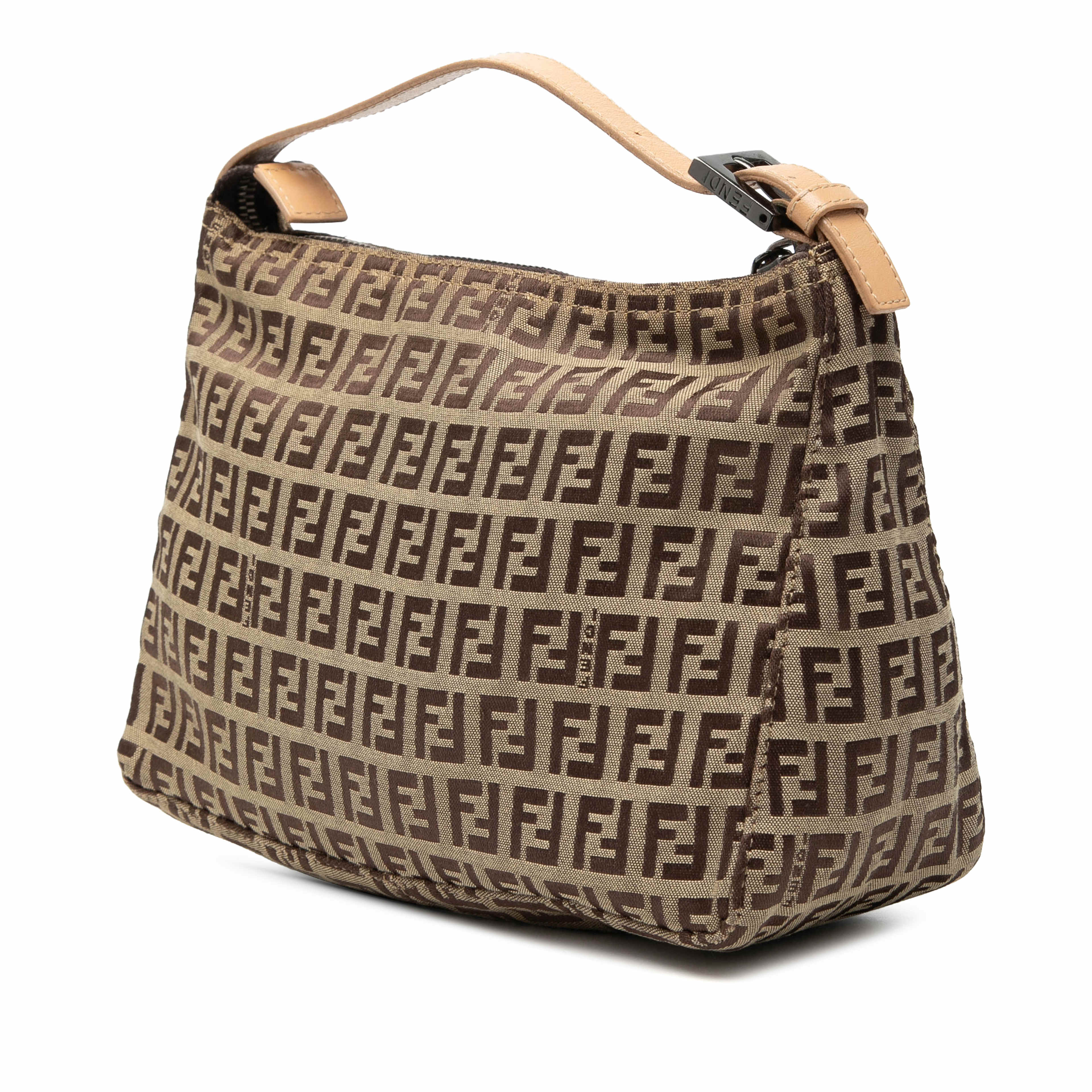 Fendi Zucchino Canvas Handbag, från Luxclusif, i färgen light brown. Klicka för att öppna bilden i stort format