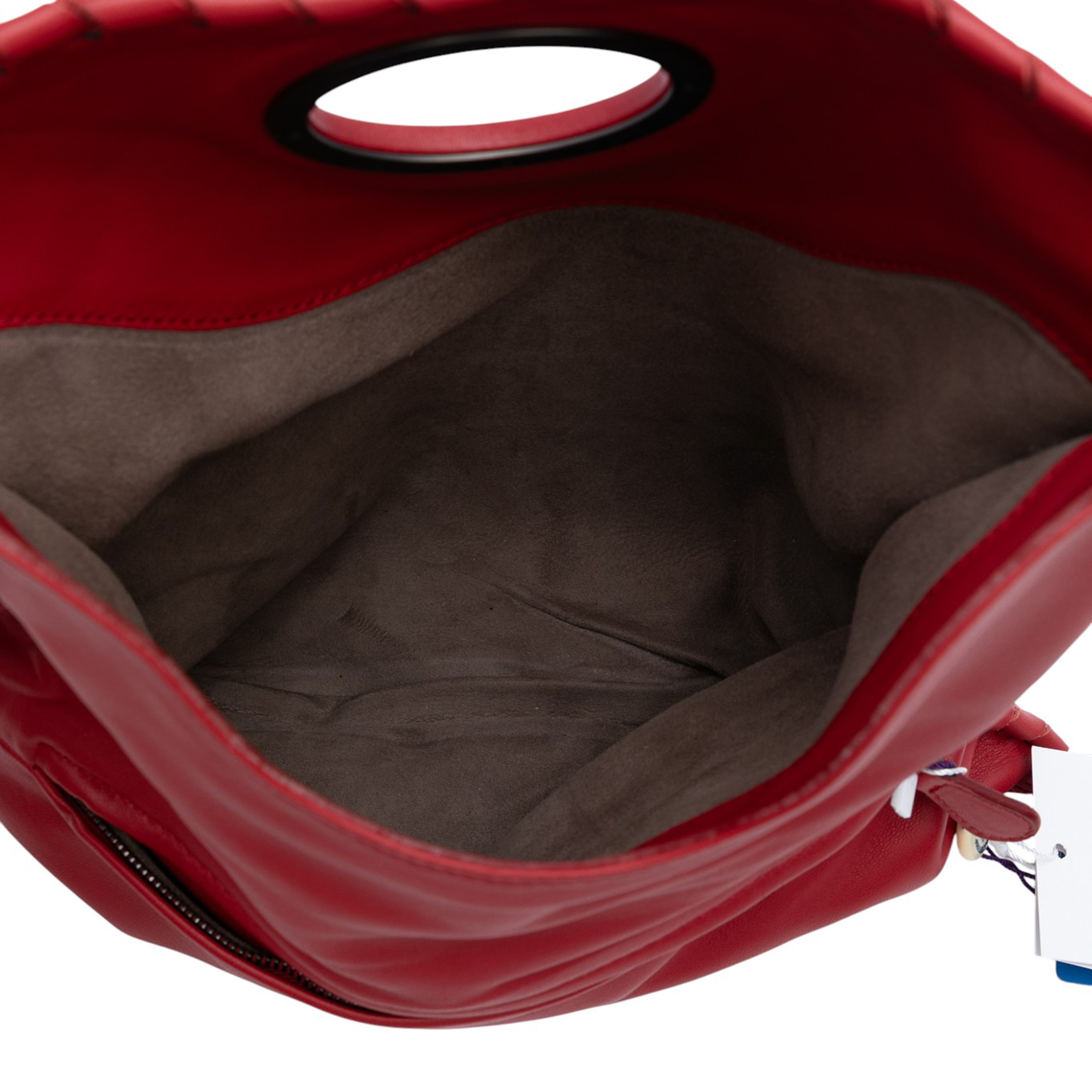 Bottega Veneta Nappa Intrecciato Turn Lock Clutch, från Luxclusif, i färgen red. Klicka för att öppna bilden i stort format