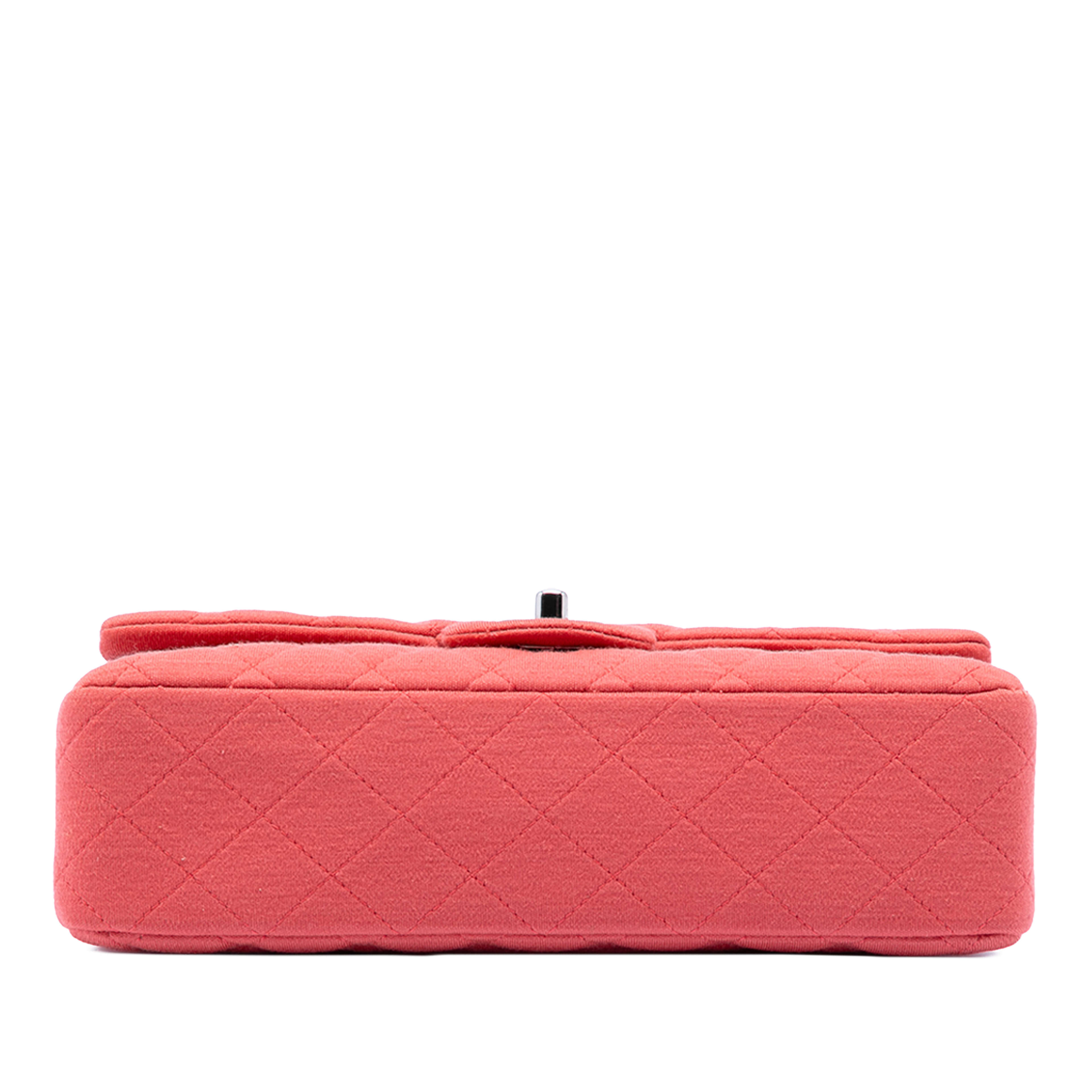 Chanel Medium Classic Jersey Double Flap, från Luxclusif, i färgen blush. Klicka för att öppna bilden i stort format