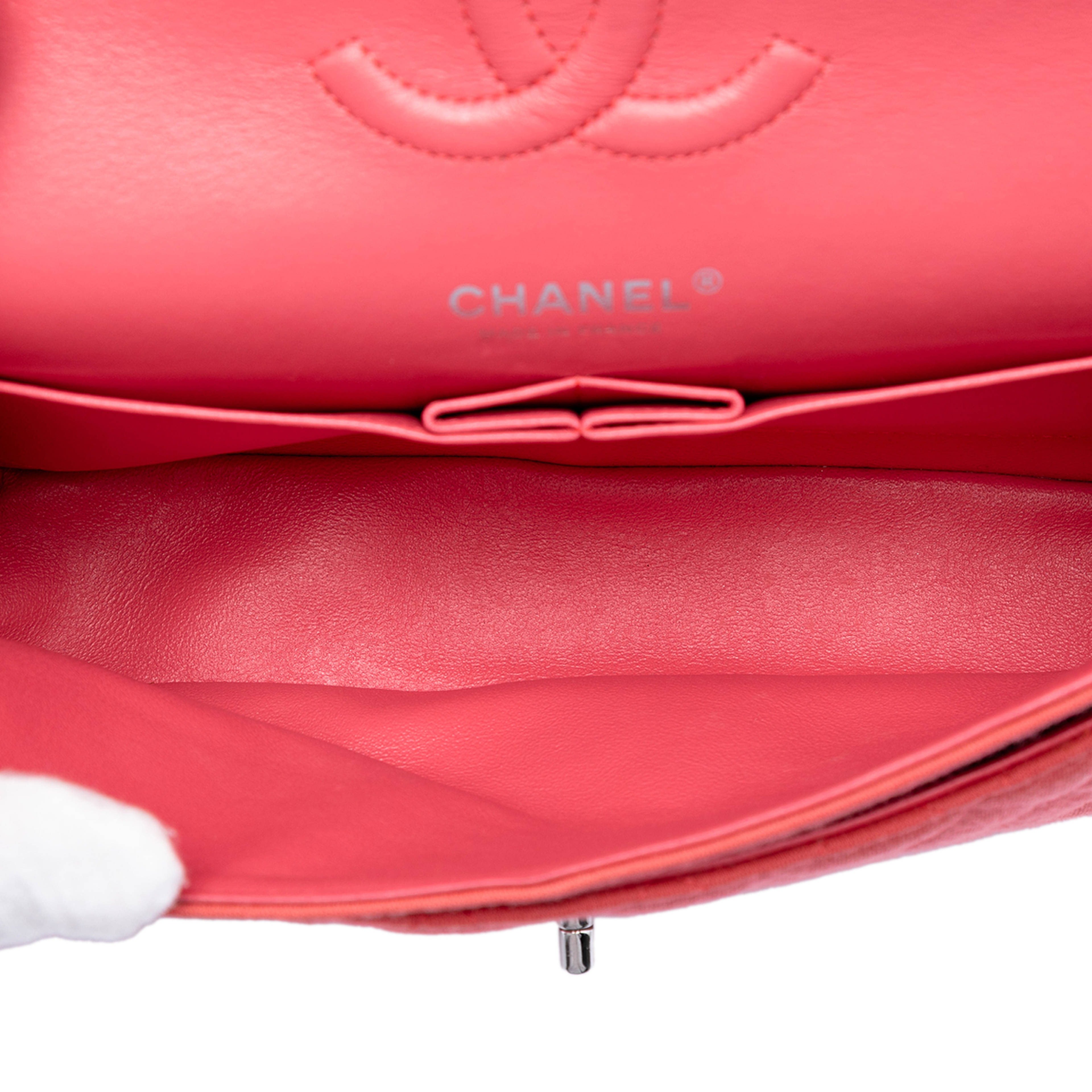 Chanel Medium Classic Jersey Double Flap, från Luxclusif, i färgen blush. Klicka för att öppna bilden i stort format