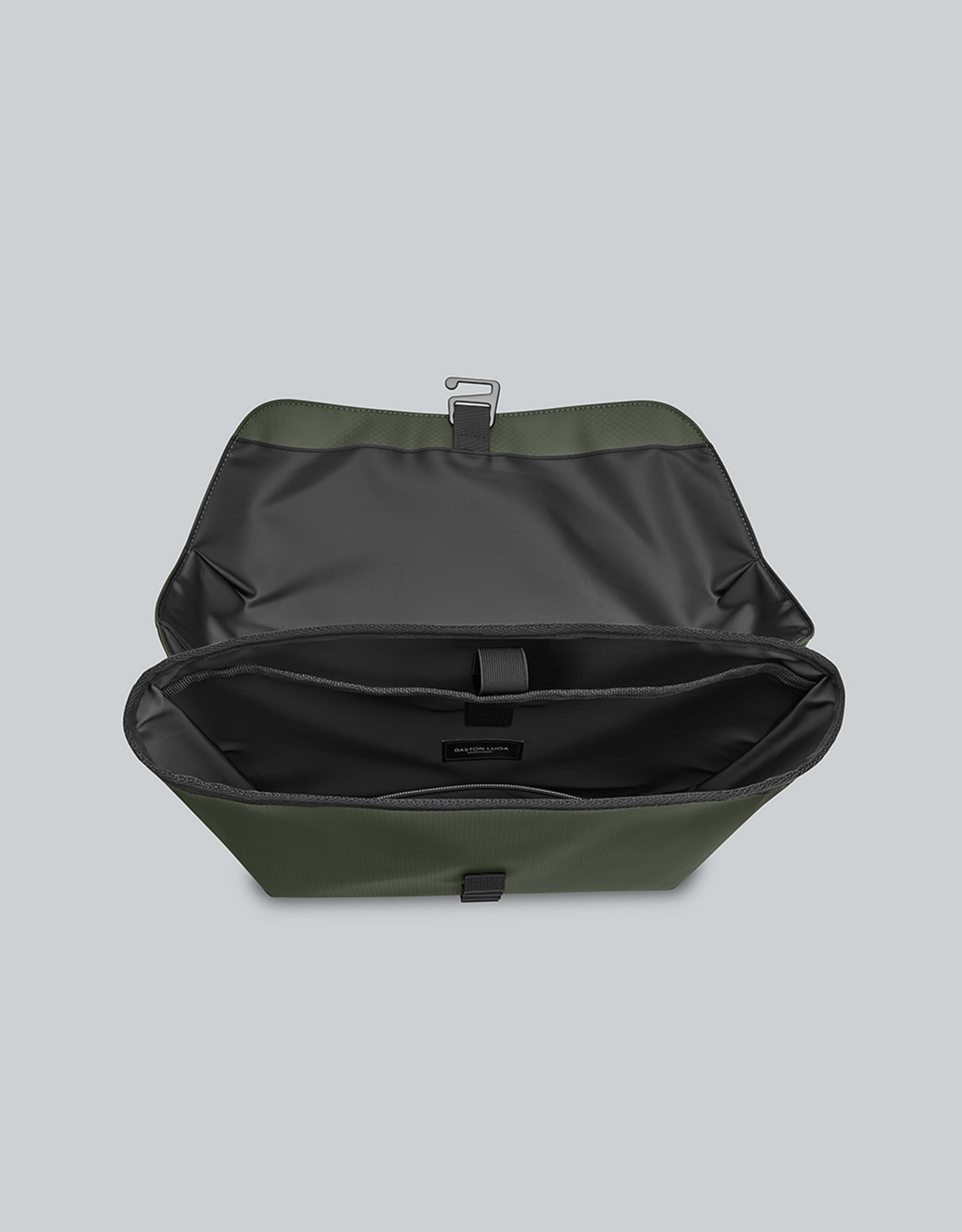 Lightweight Duoseal Messenger 14, från Gaston Luga, i färgen olive. Klicka för att öppna bilden i stort format