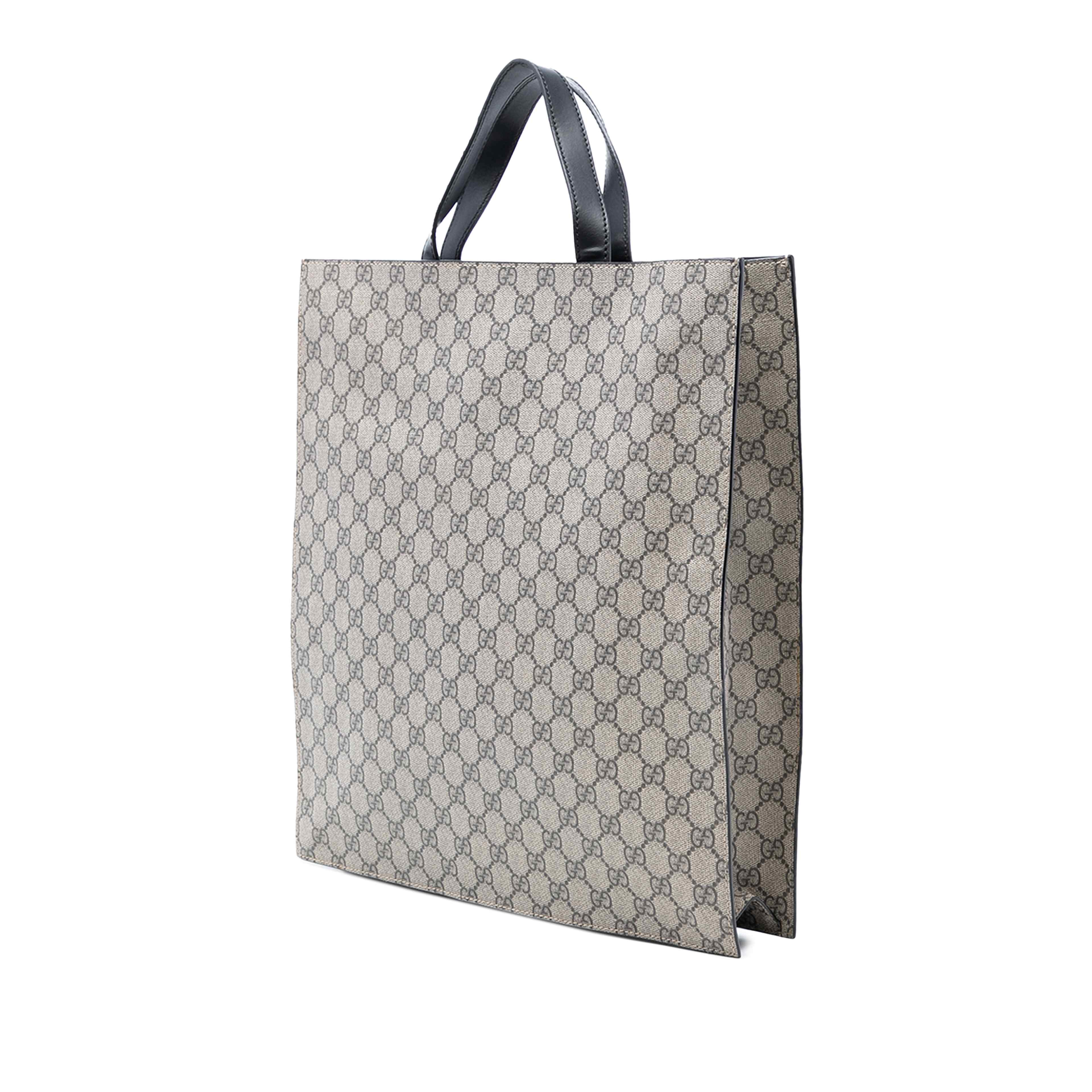 Gucci Gg Supreme Web Vertical Satchel, från Luxclusif, i färgen beige. Klicka för att öppna bilden i stort format