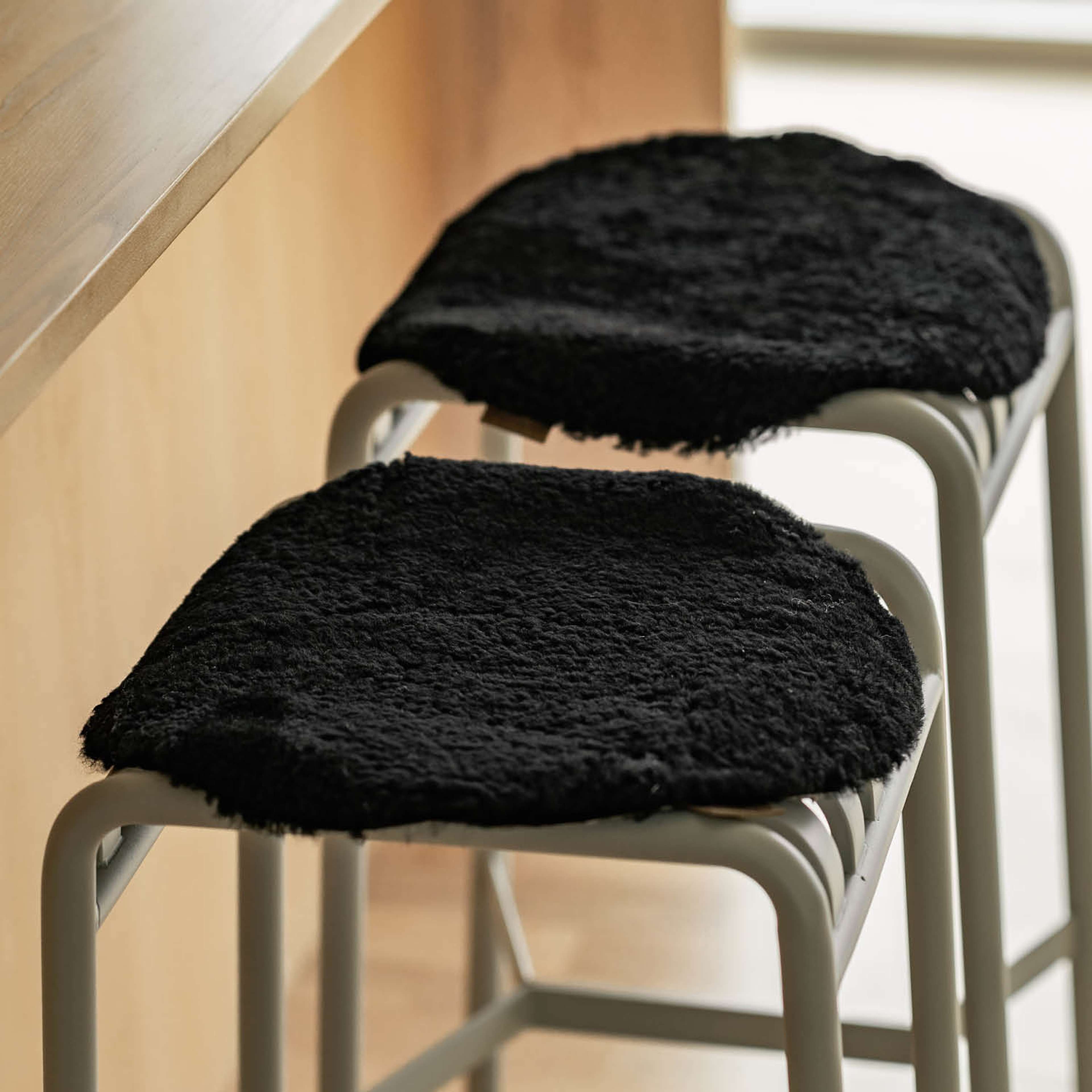Ida Stolsdyna Ej Vadderad 36cm Rund, från Shepherd, i färgen black. Klicka för att öppna bilden i stort format