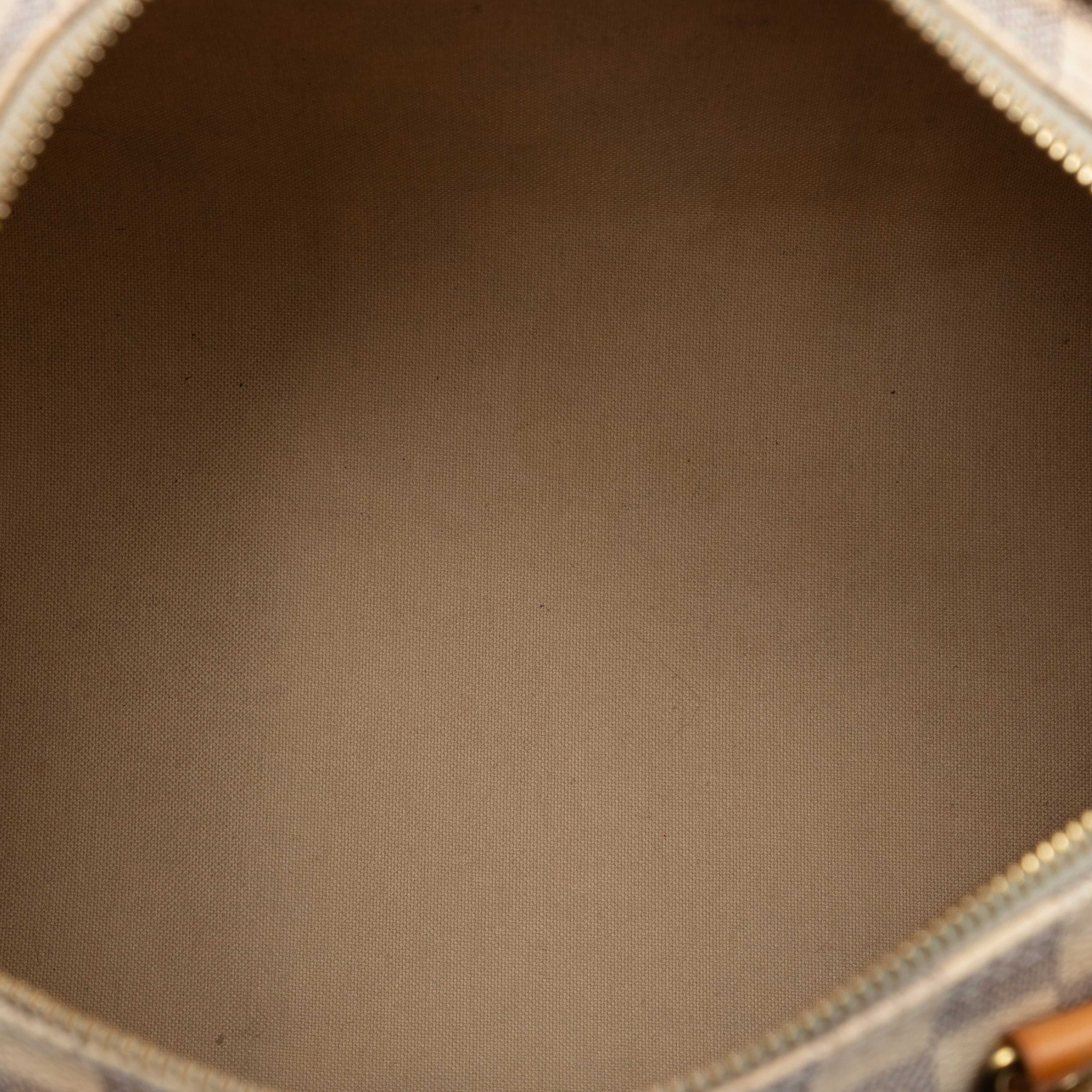 Louis Vuitton Damier Azur Speedy 30, från Luxclusif, i färgen white. Klicka för att öppna bilden i stort format