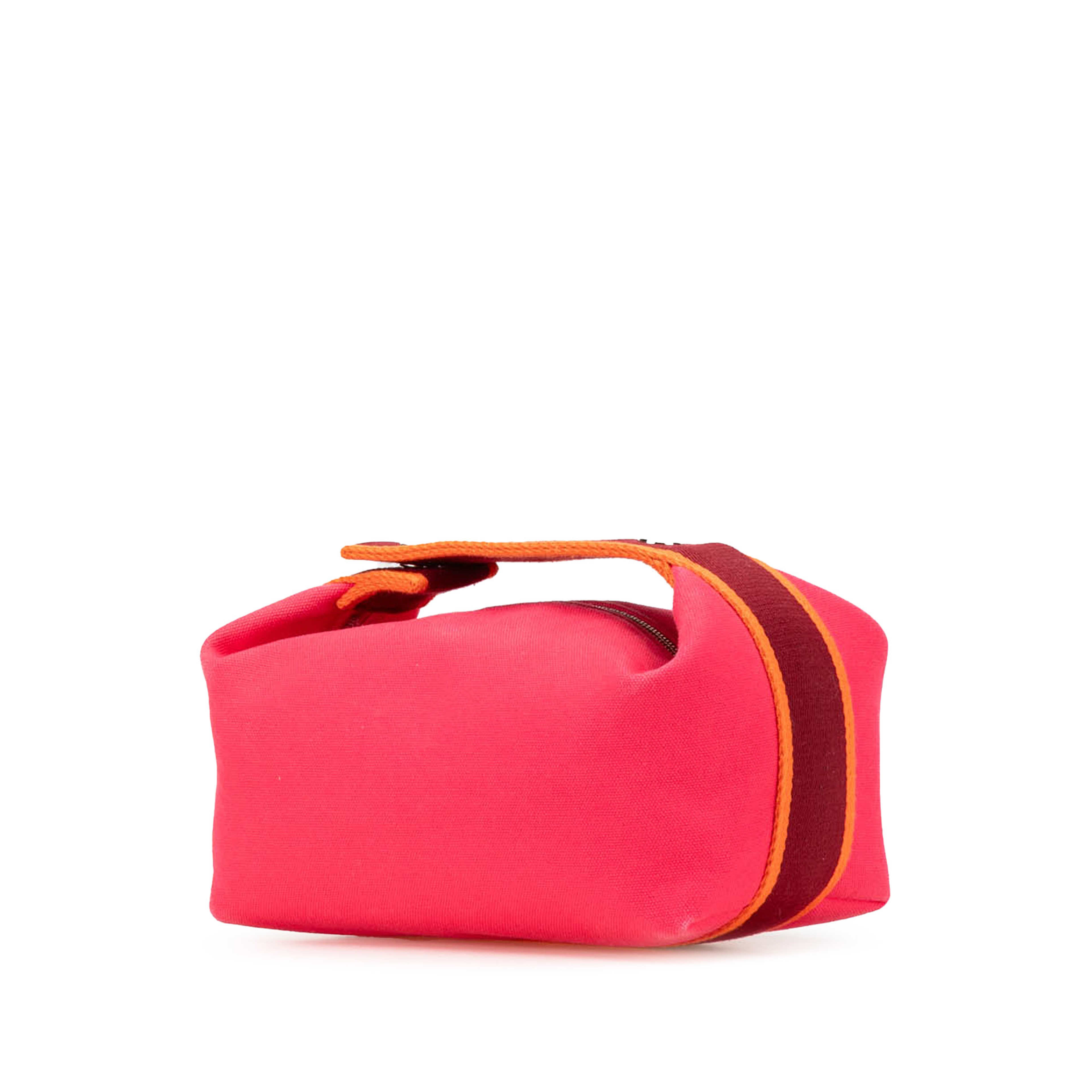 Hermès Small Canvas Bride A Brac, från Luxclusif, i färgen hot pink. Klicka för att öppna bilden i stort format