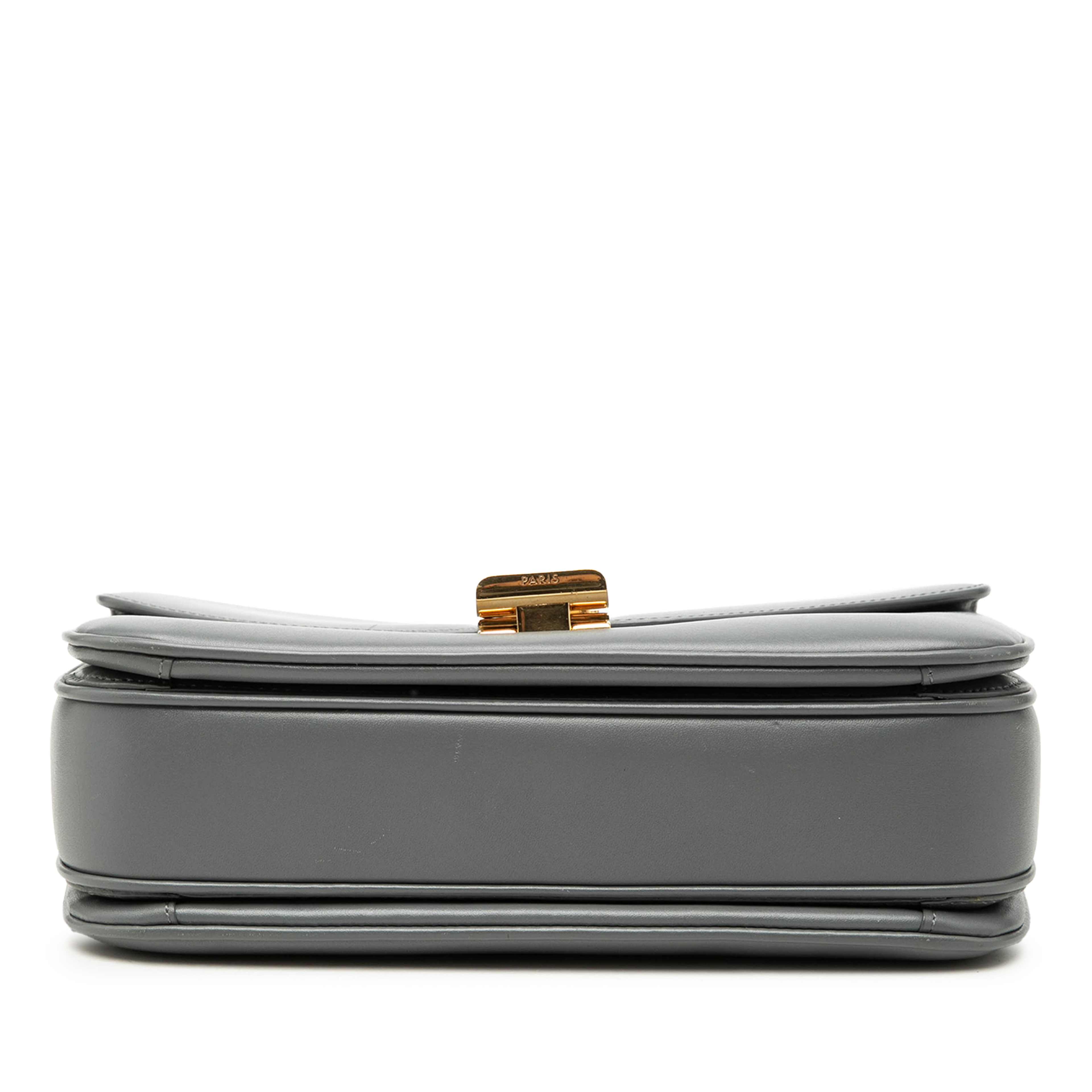 Celine Medium Calfskin C Crossbody, från Luxclusif, i färgen gray. Klicka för att öppna bilden i stort format