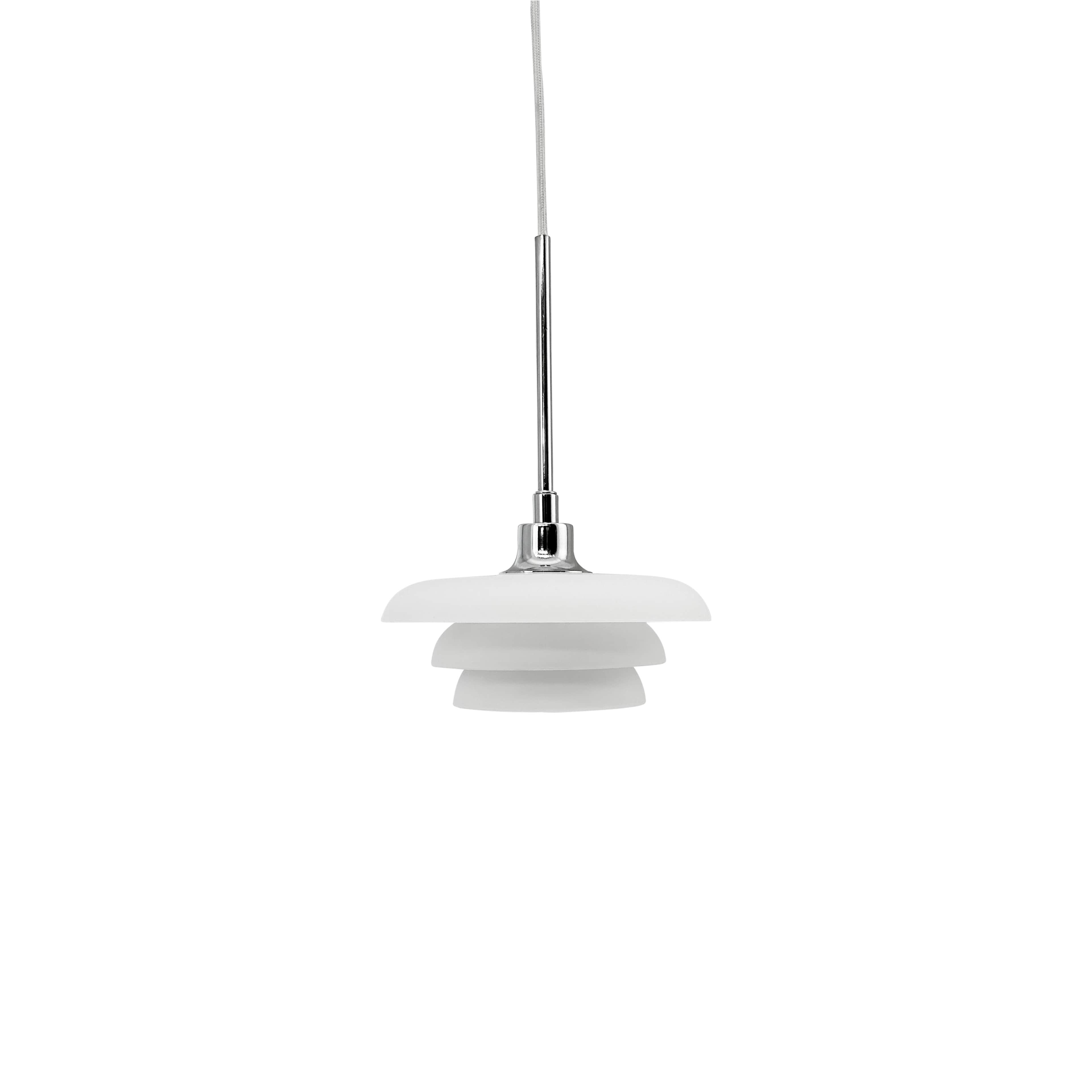 Ava D20 Pendant Opal, från Dyberg Larsen, i färgen opal/ chrome. Klicka för att öppna bilden i stort format
