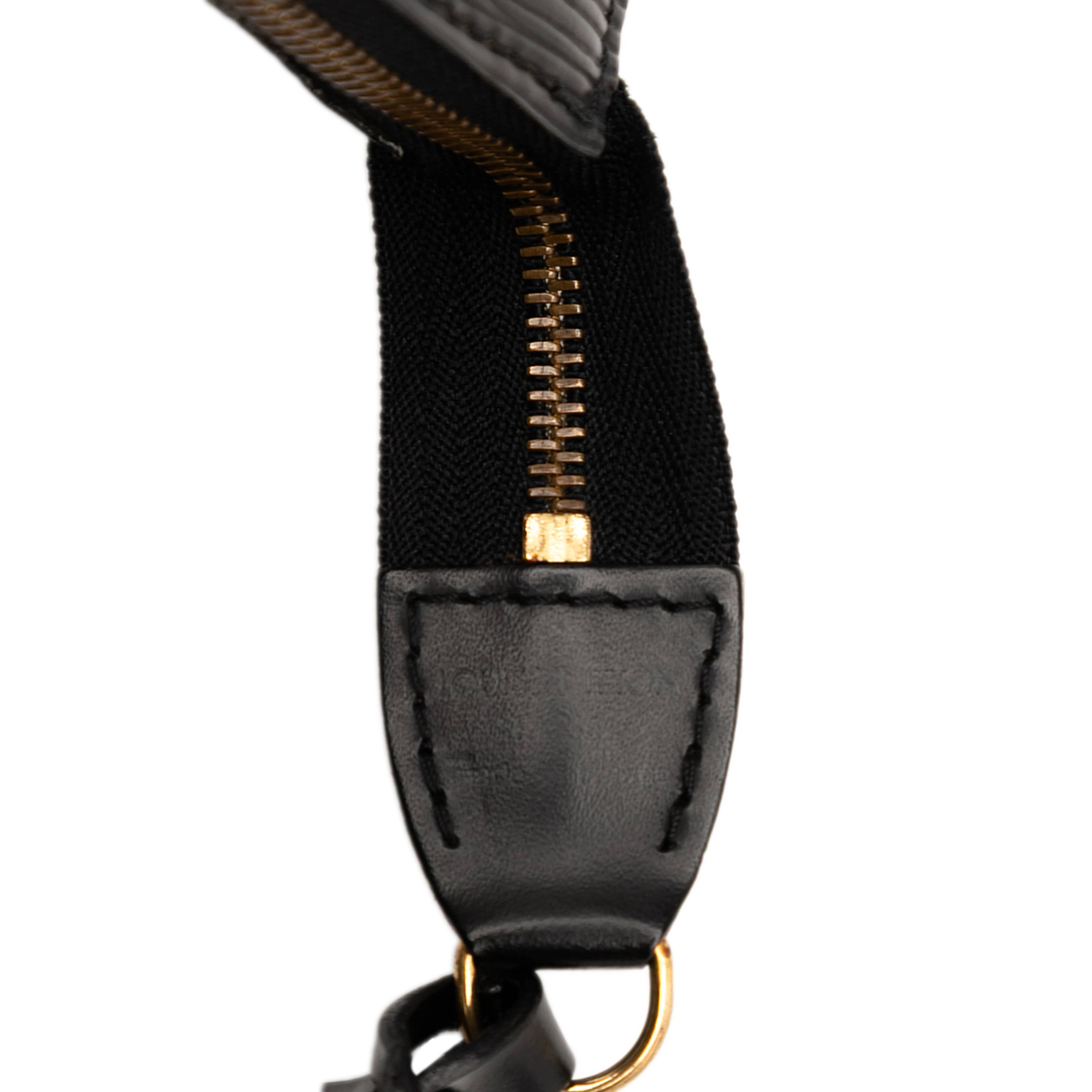 Louis Vuitton Epi Pochette Accessoires, från Luxclusif, i färgen black. Klicka för att öppna bilden i stort format