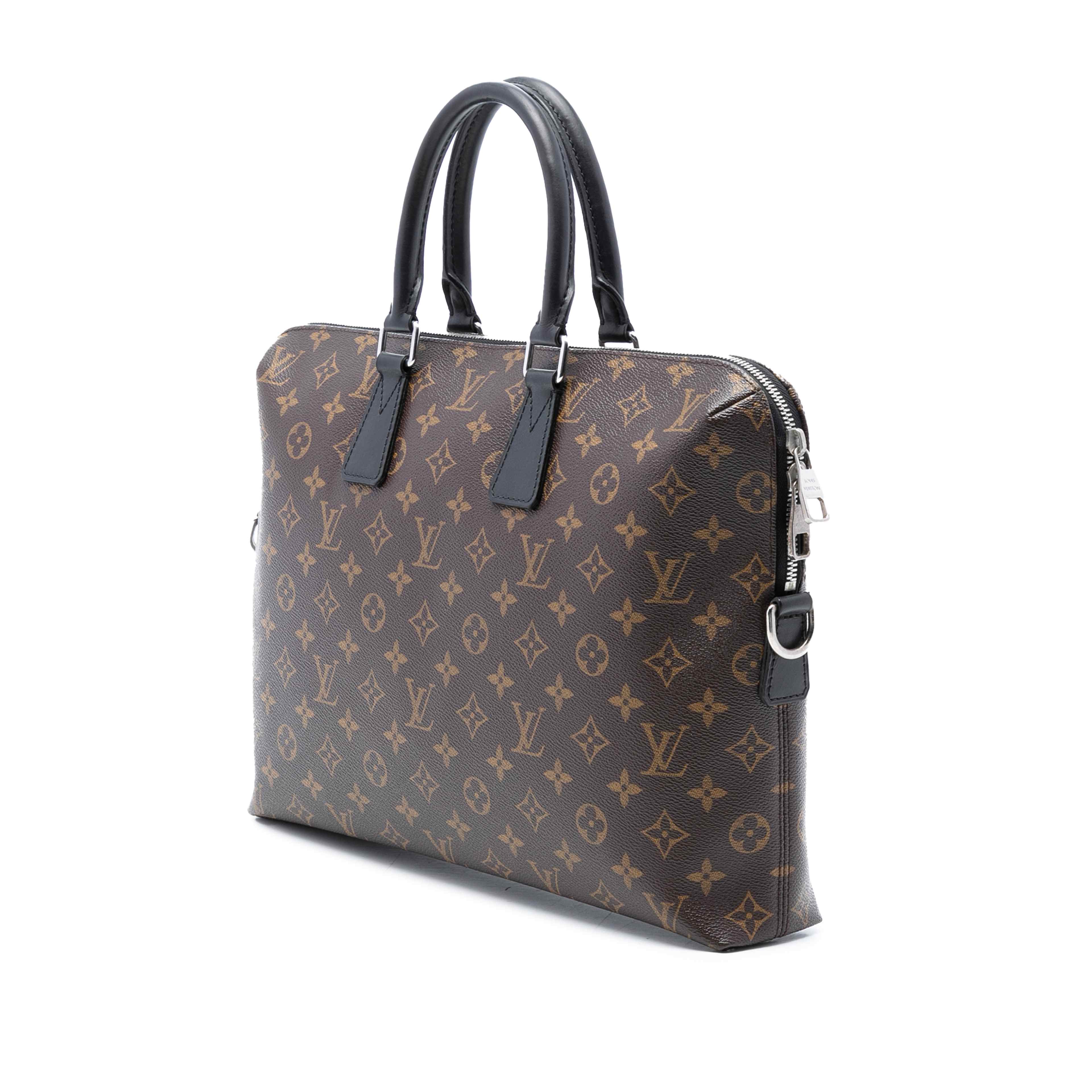 Louis Vuitton Monogram Macassar Porte Documents Jour, från Luxclusif, i färgen brown. Klicka för att öppna bilden i stort format