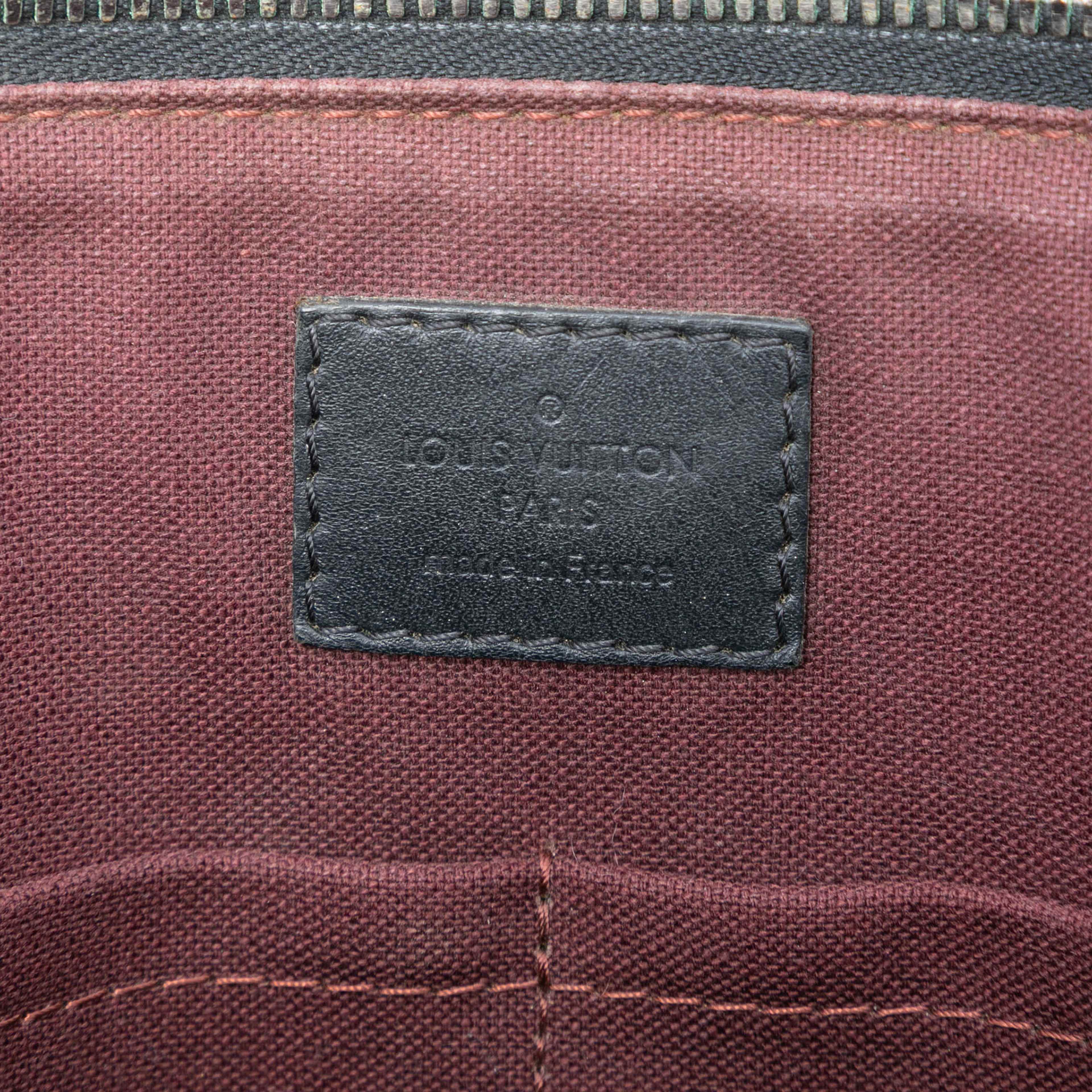 Louis Vuitton Monogram Macassar Porte Documents Jour, från Luxclusif, i färgen brown. Klicka för att öppna bilden i stort format