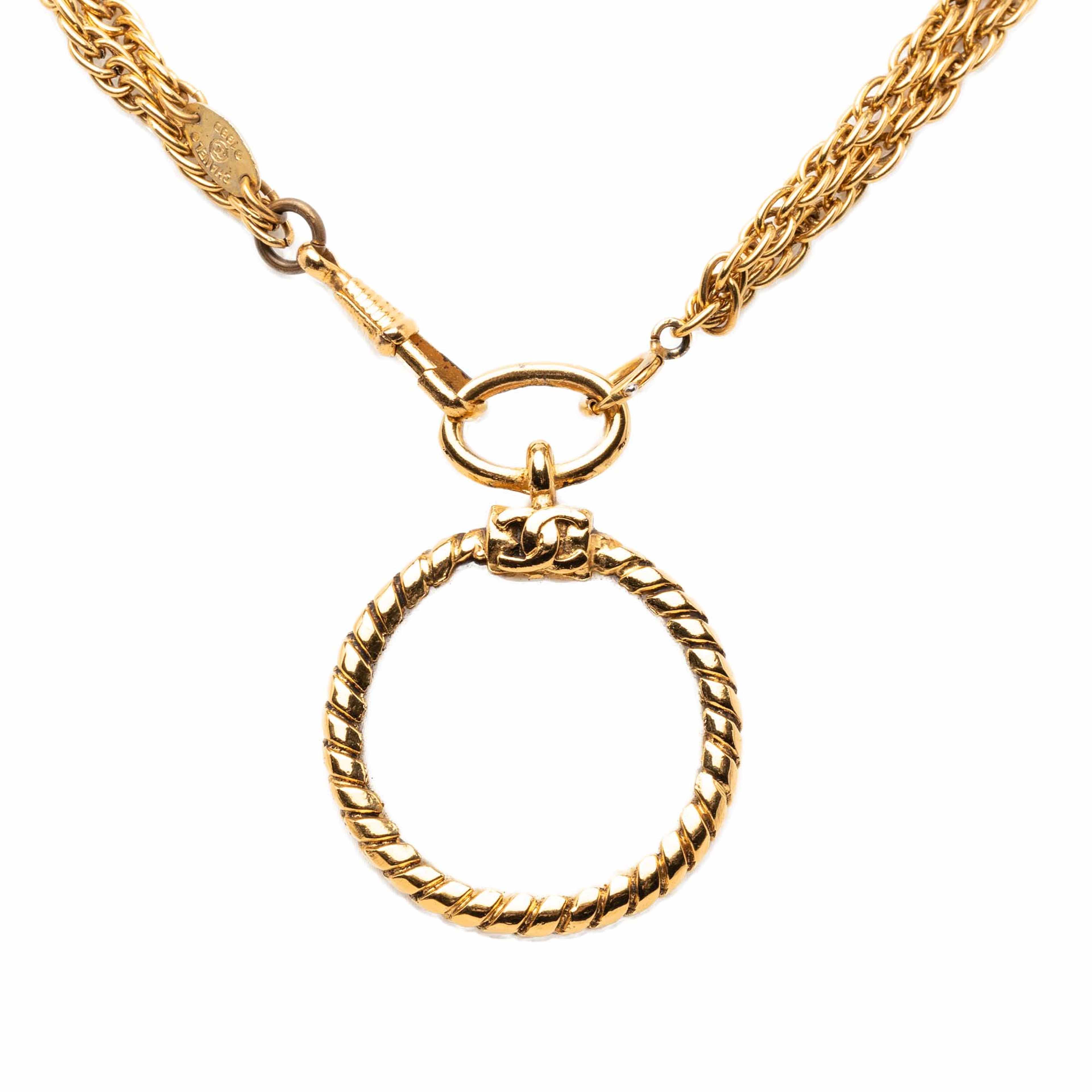 Chanel Cc Gold Plated Double Chain Loupe Magnifying Glass Pendant Necklace, från Luxclusif, i färgen guld. Klicka för att öppna bilden i stort format