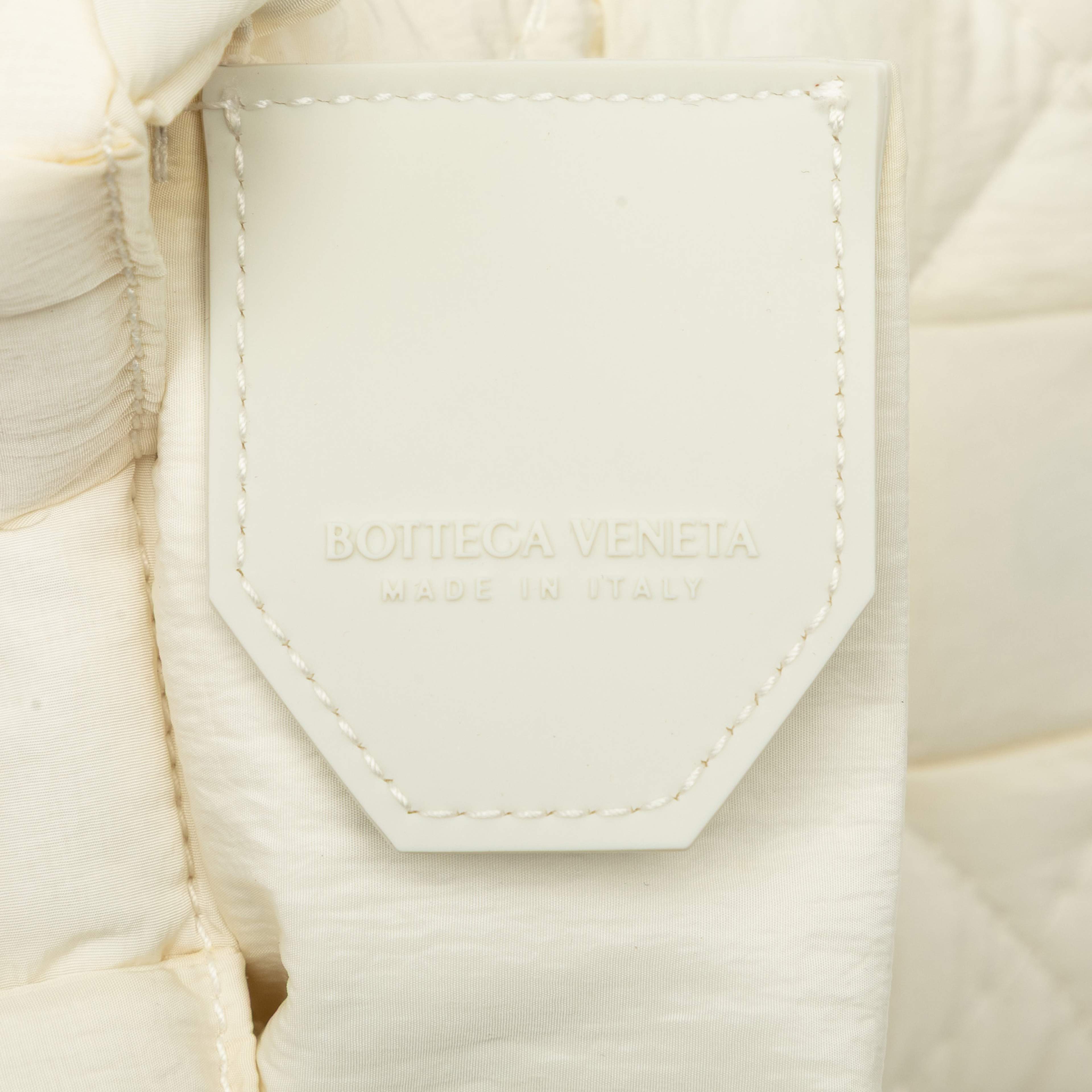 Bottega Veneta Candy Nylon Intrecciato Padded Tech Cassette Crossbody, från Luxclusif, i färgen vit. Klicka för att öppna bilden i stort format