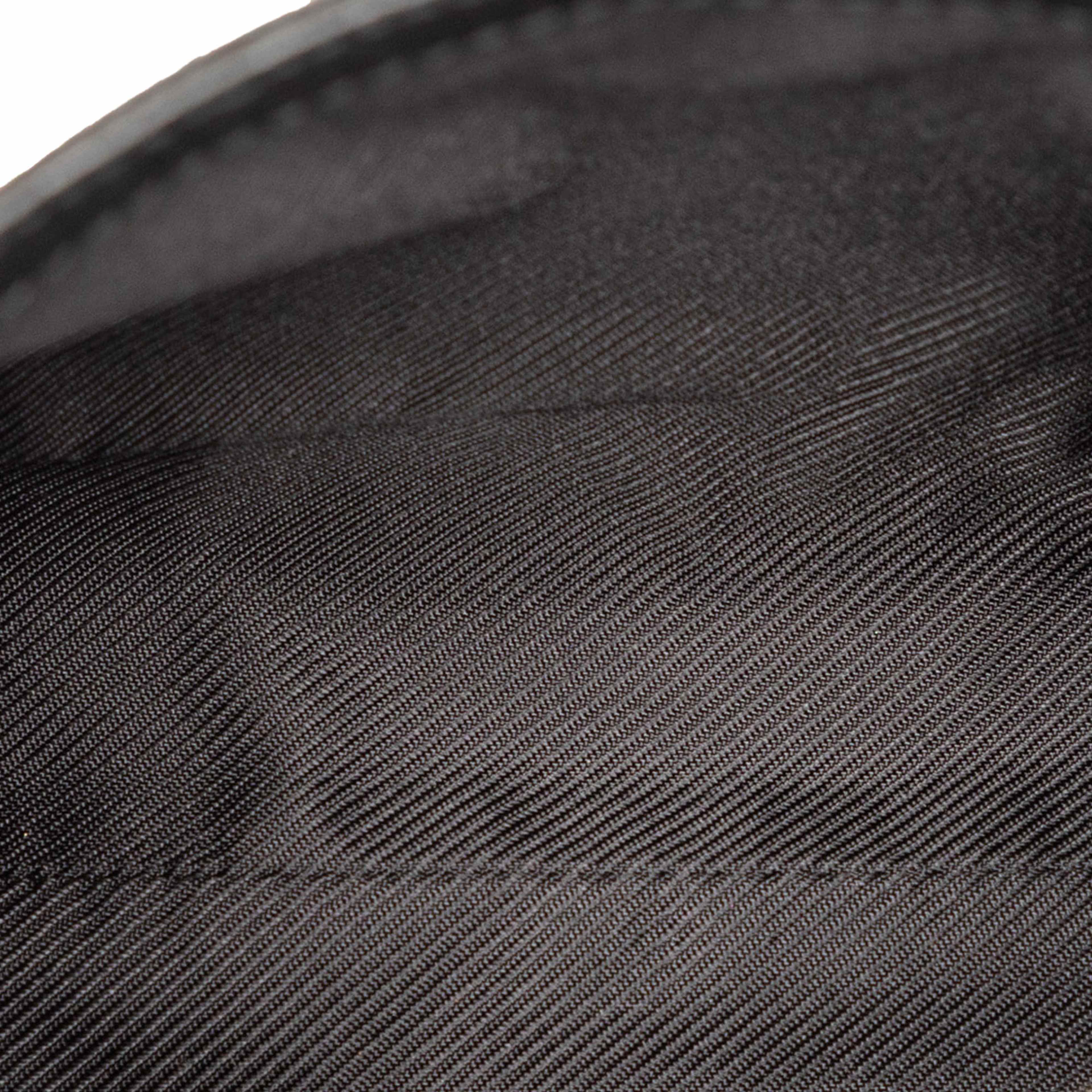 Gucci Gg Canvas Jackie Belt Bag, från Luxclusif, i färgen black. Klicka för att öppna bilden i stort format