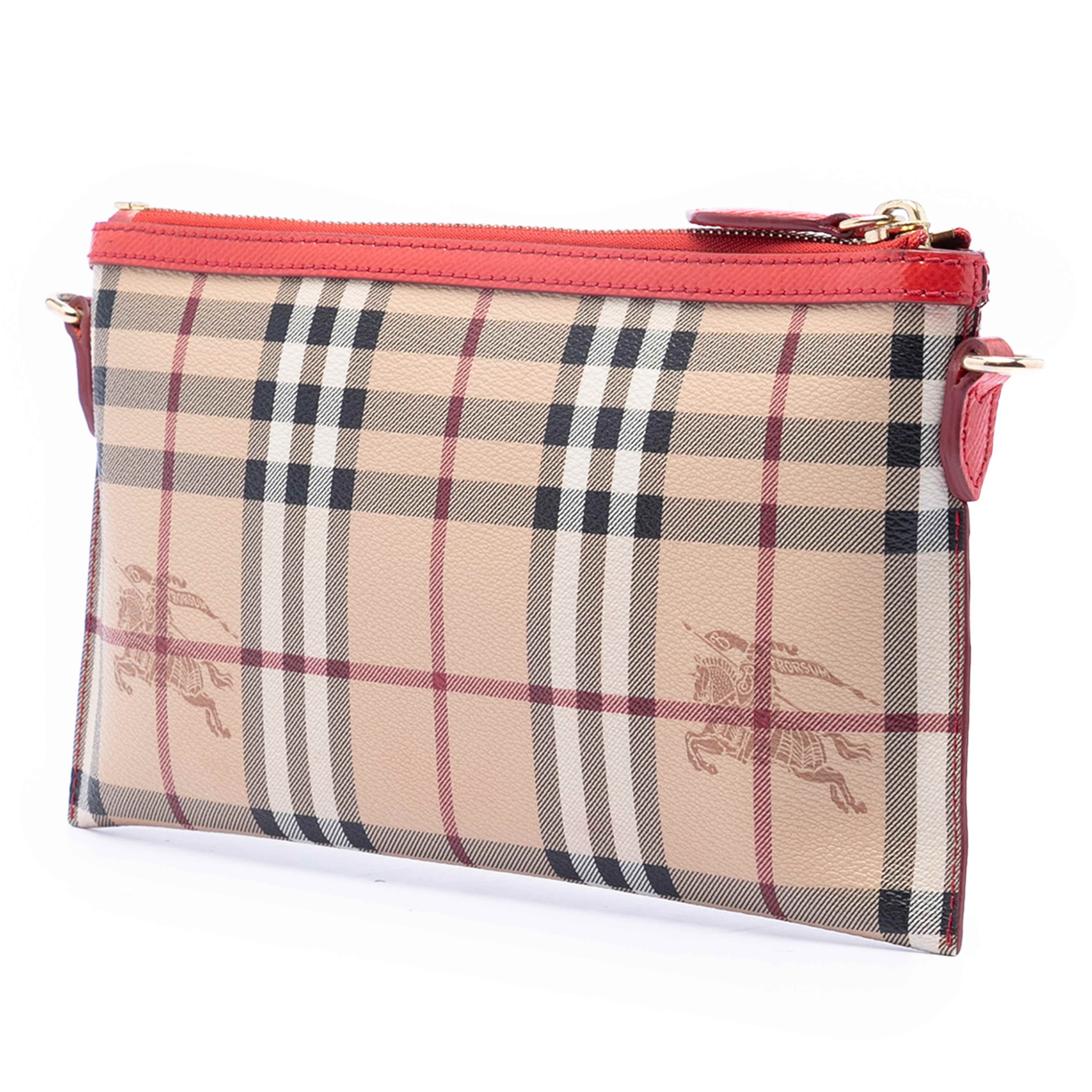 Burberry Haymarket Check Coated Canvas Peyton Crossbody, från Luxclusif, i färgen beige. Klicka för att öppna bilden i stort format