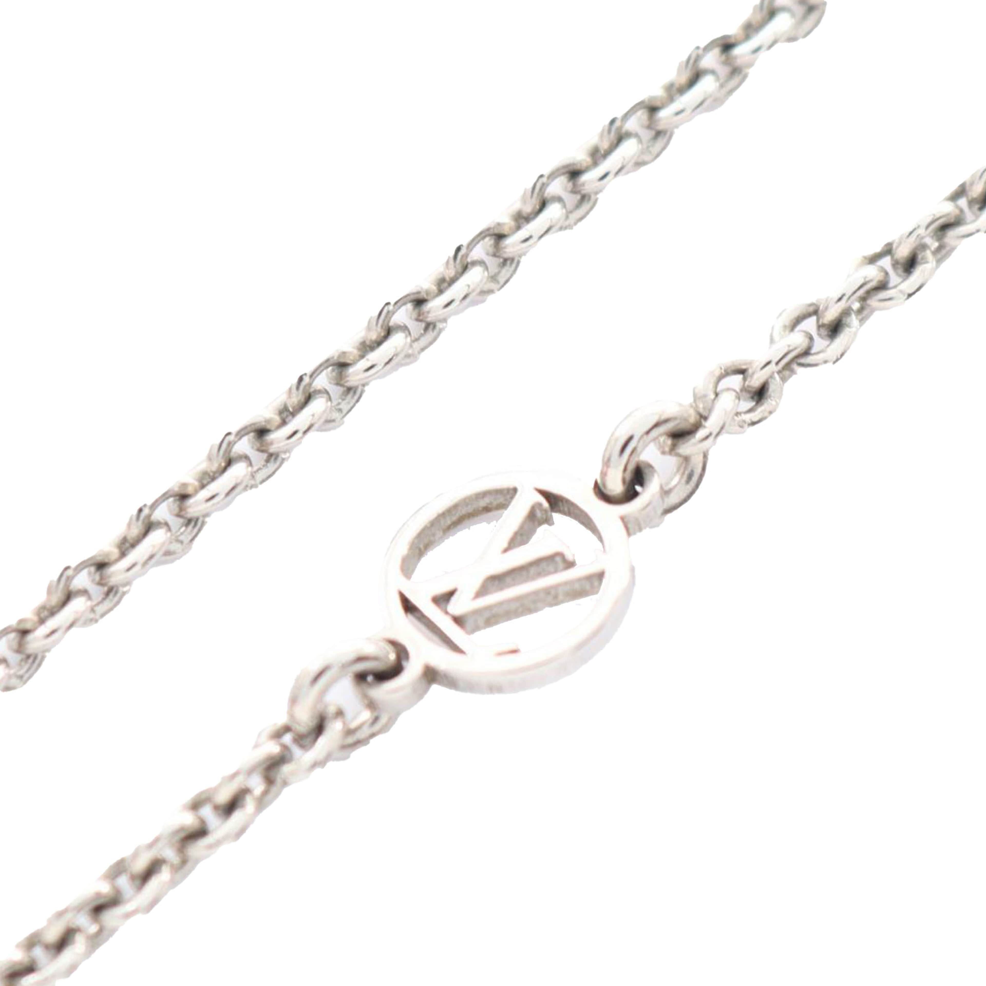 Louis Vuitton Brass Essential V Supple Necklace, från Luxclusif, i färgen silver. Klicka för att öppna bilden i stort format
