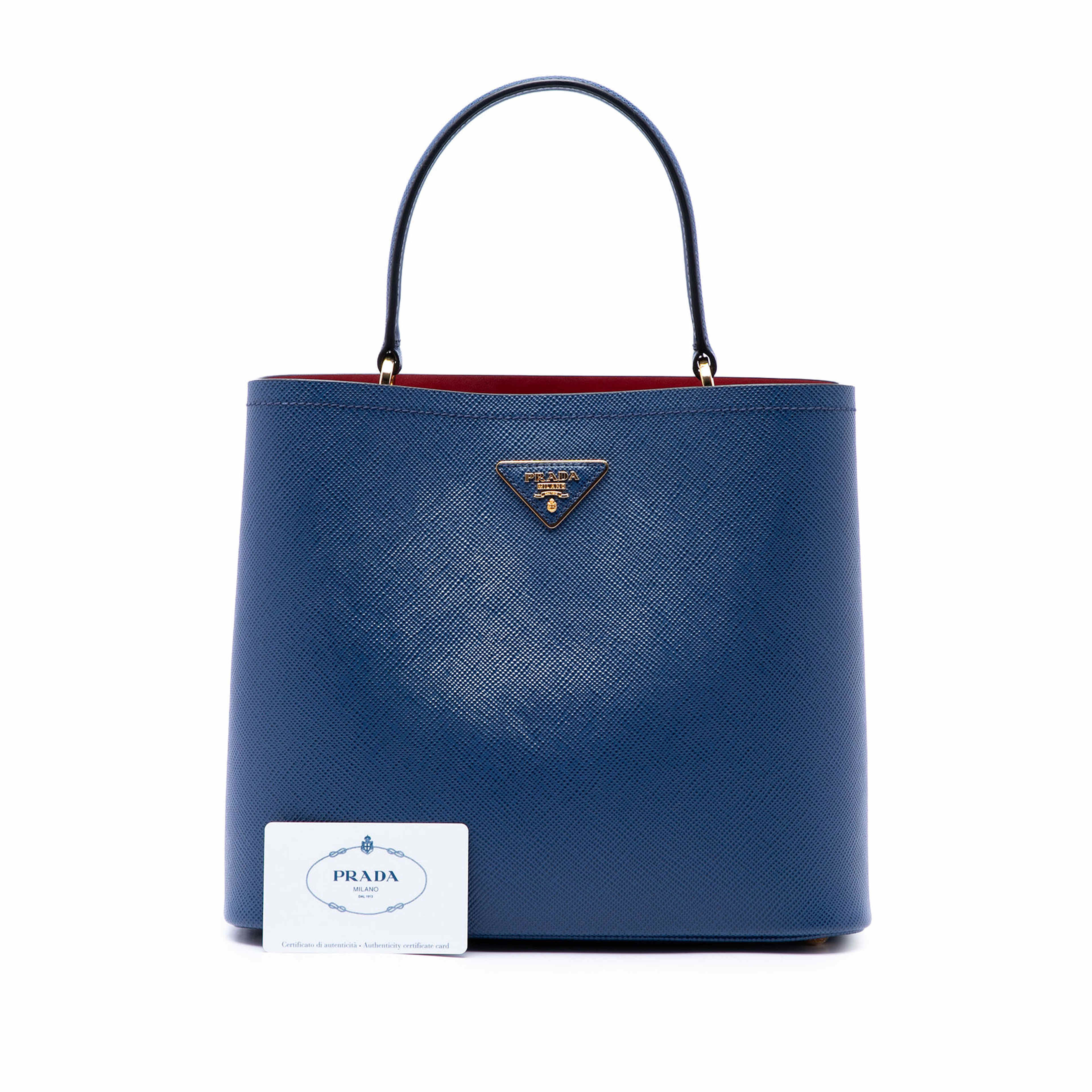 Prada Large Saffiano Cuir Panier Satchel, från Luxclusif, i färgen blå. Klicka för att öppna bilden i stort format