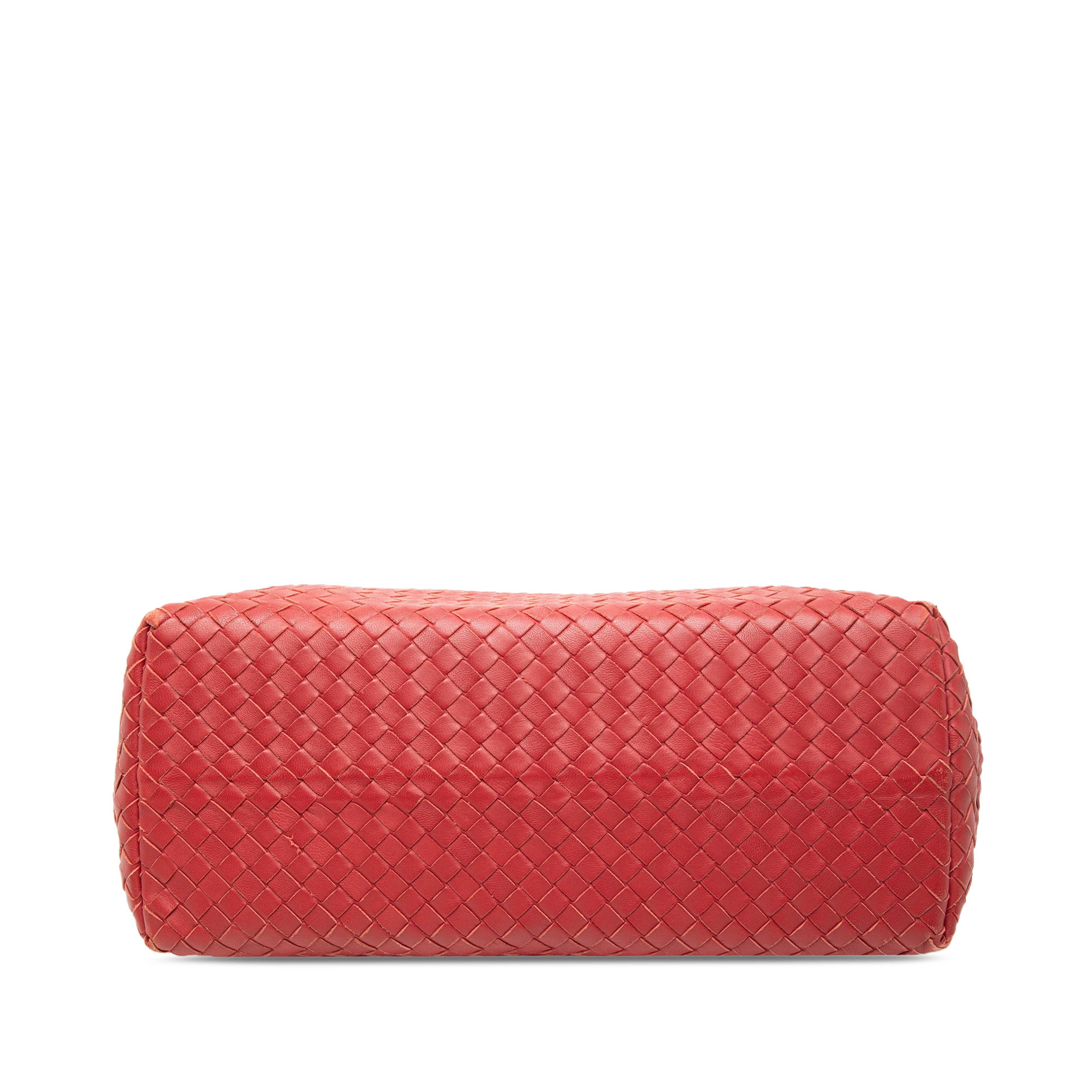 Bottega Veneta Medium Nappa Intrecciato Garda Tote, från Luxclusif, i färgen red. Klicka för att öppna bilden i stort format